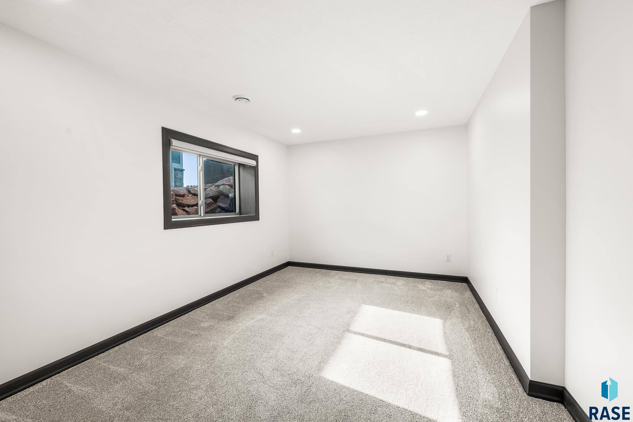 property viewer photo 27