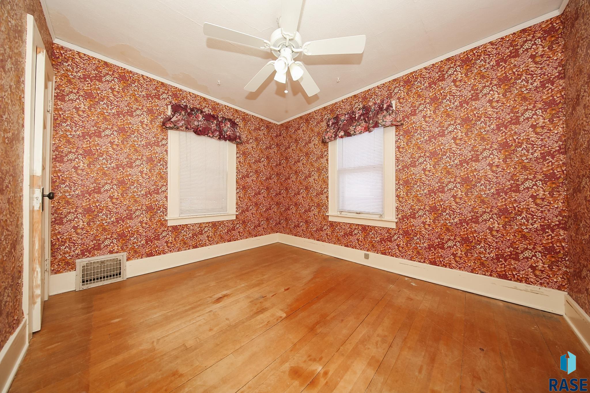 property viewer photo 12