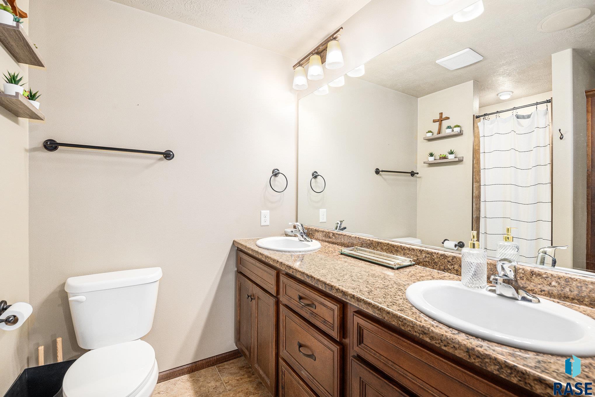 property viewer photo 10