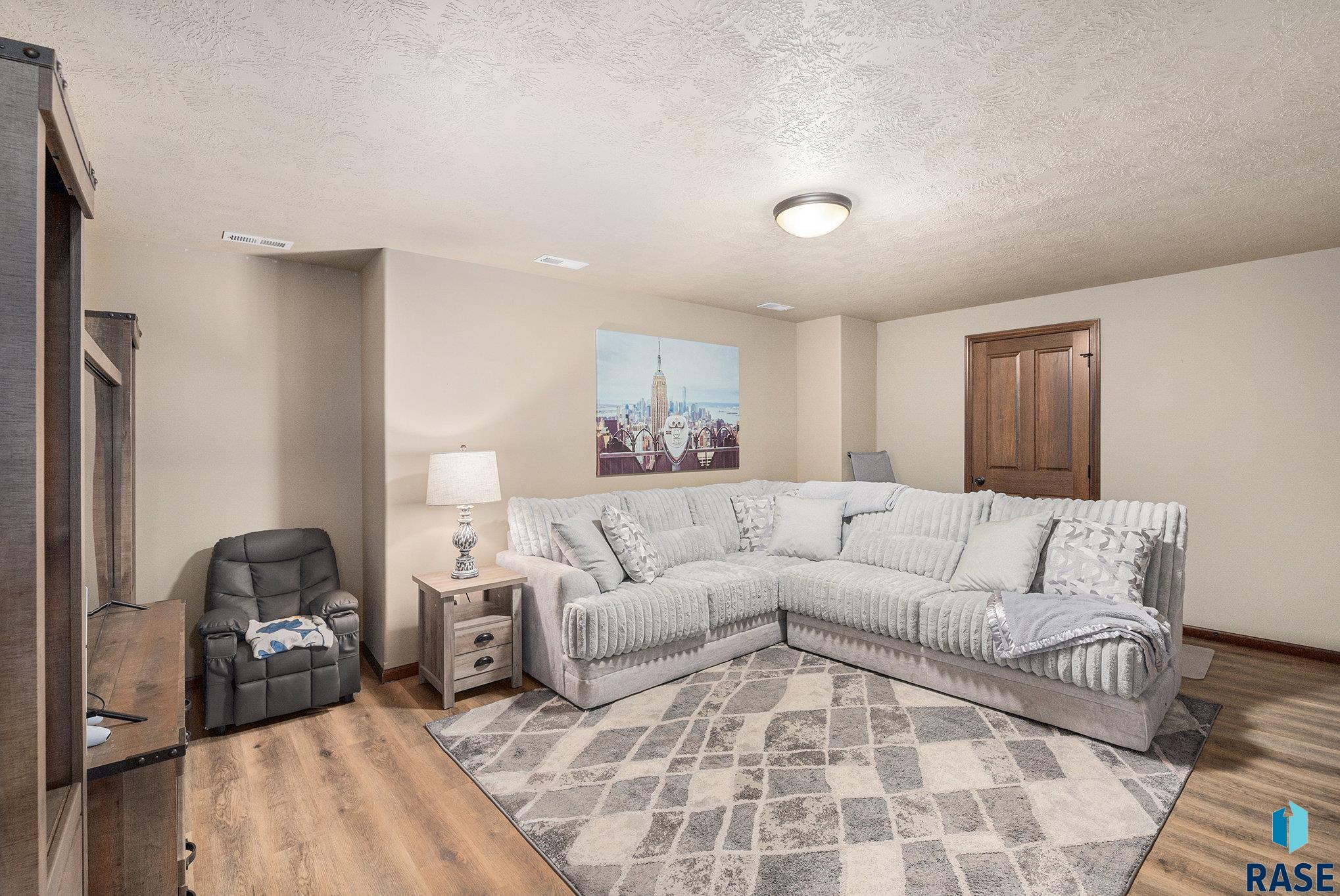 property viewer photo 18
