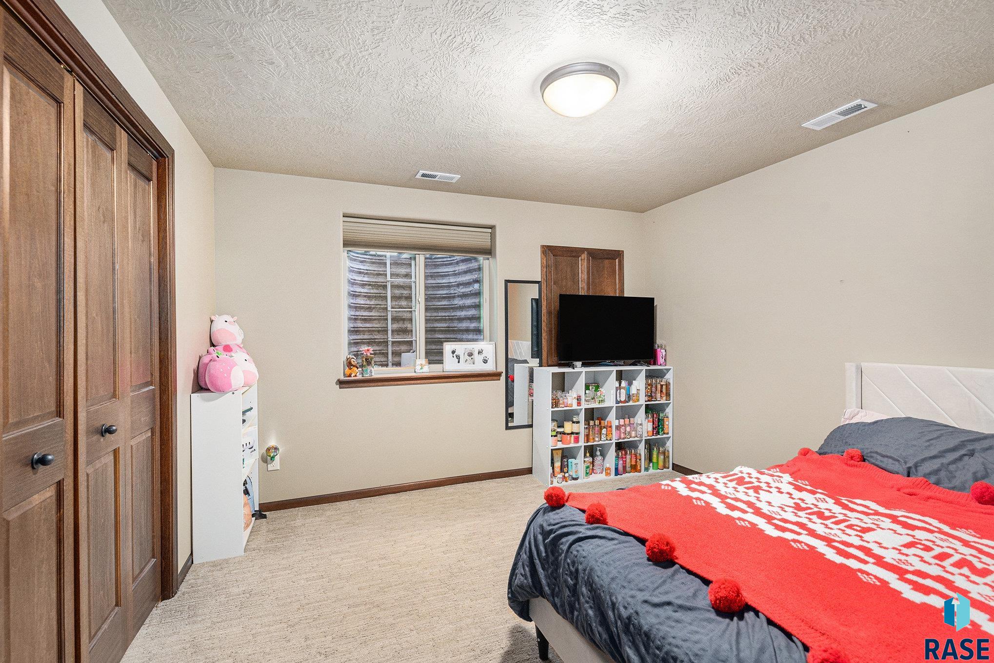 property viewer photo 19