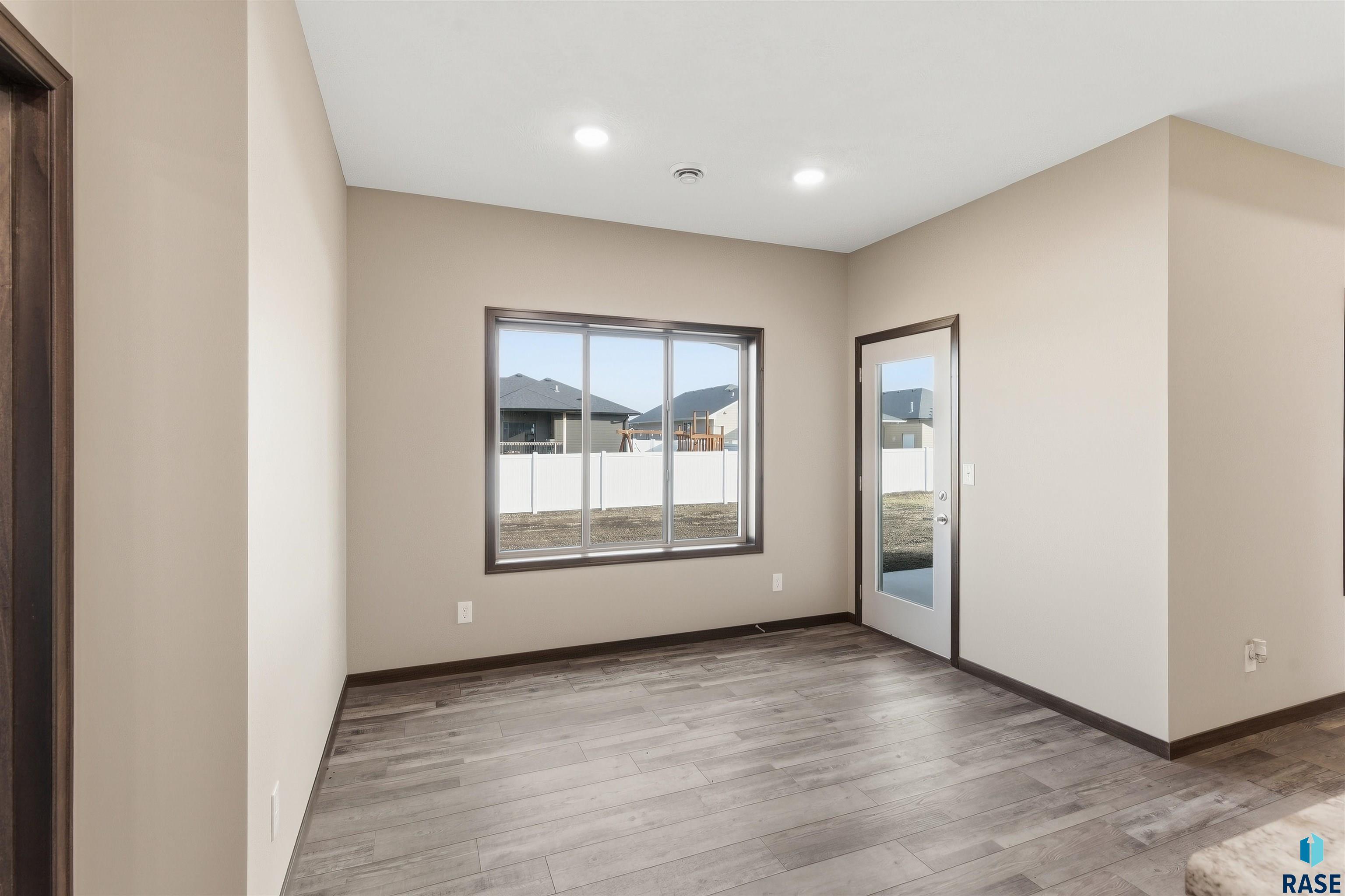property viewer photo 12