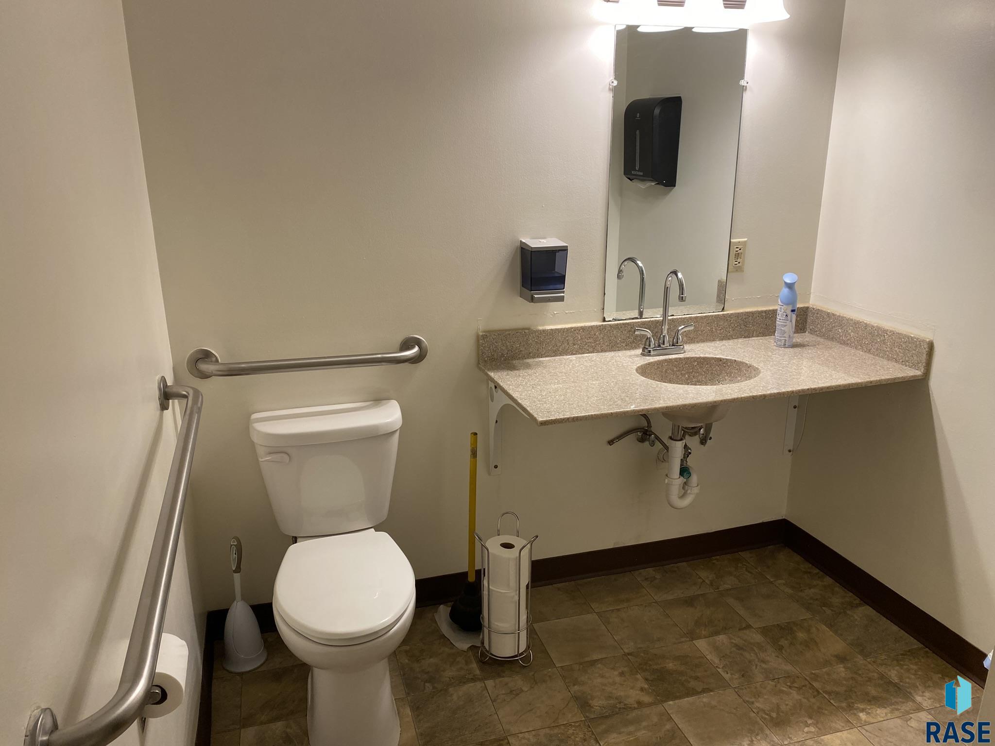 main property photo 11