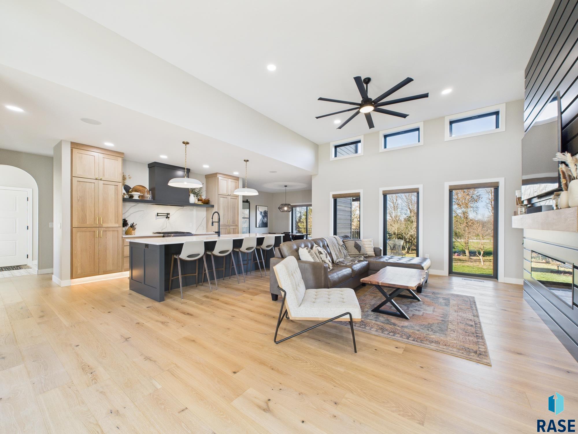property viewer photo 3