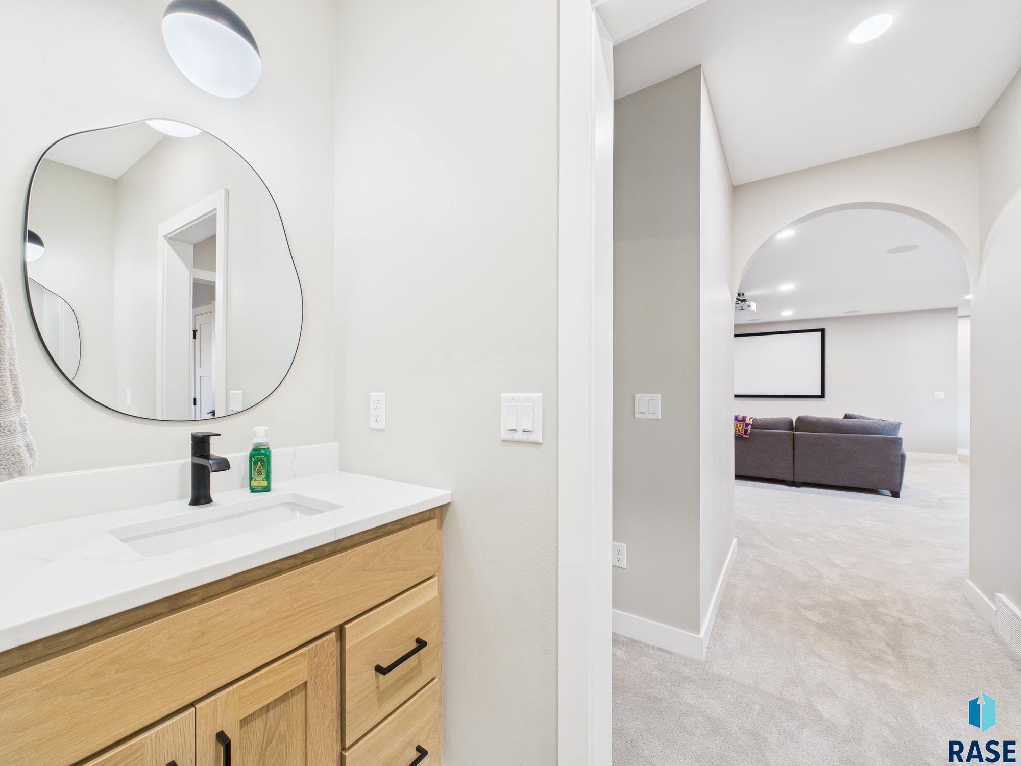 property viewer photo 45