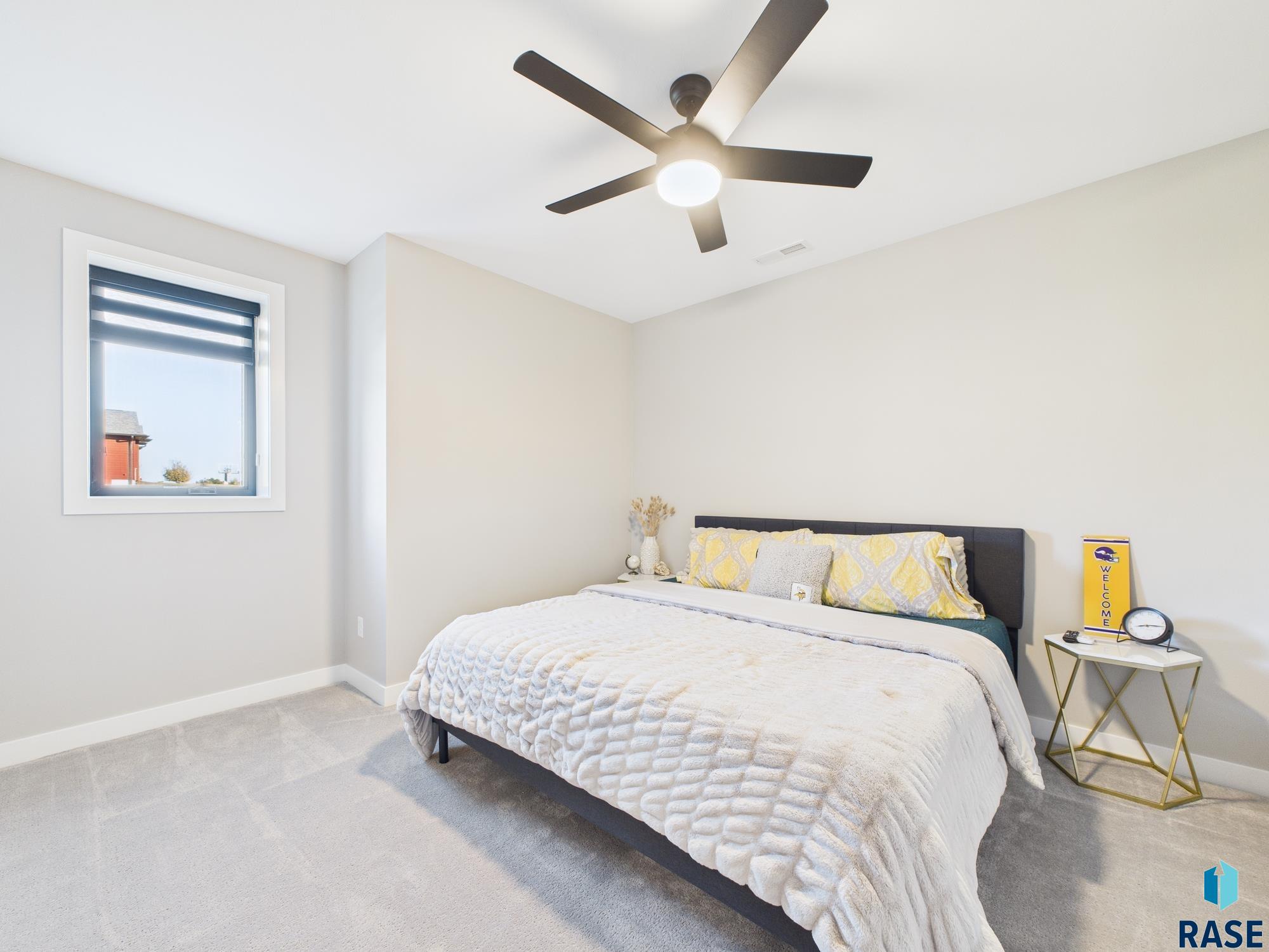 property viewer photo 47