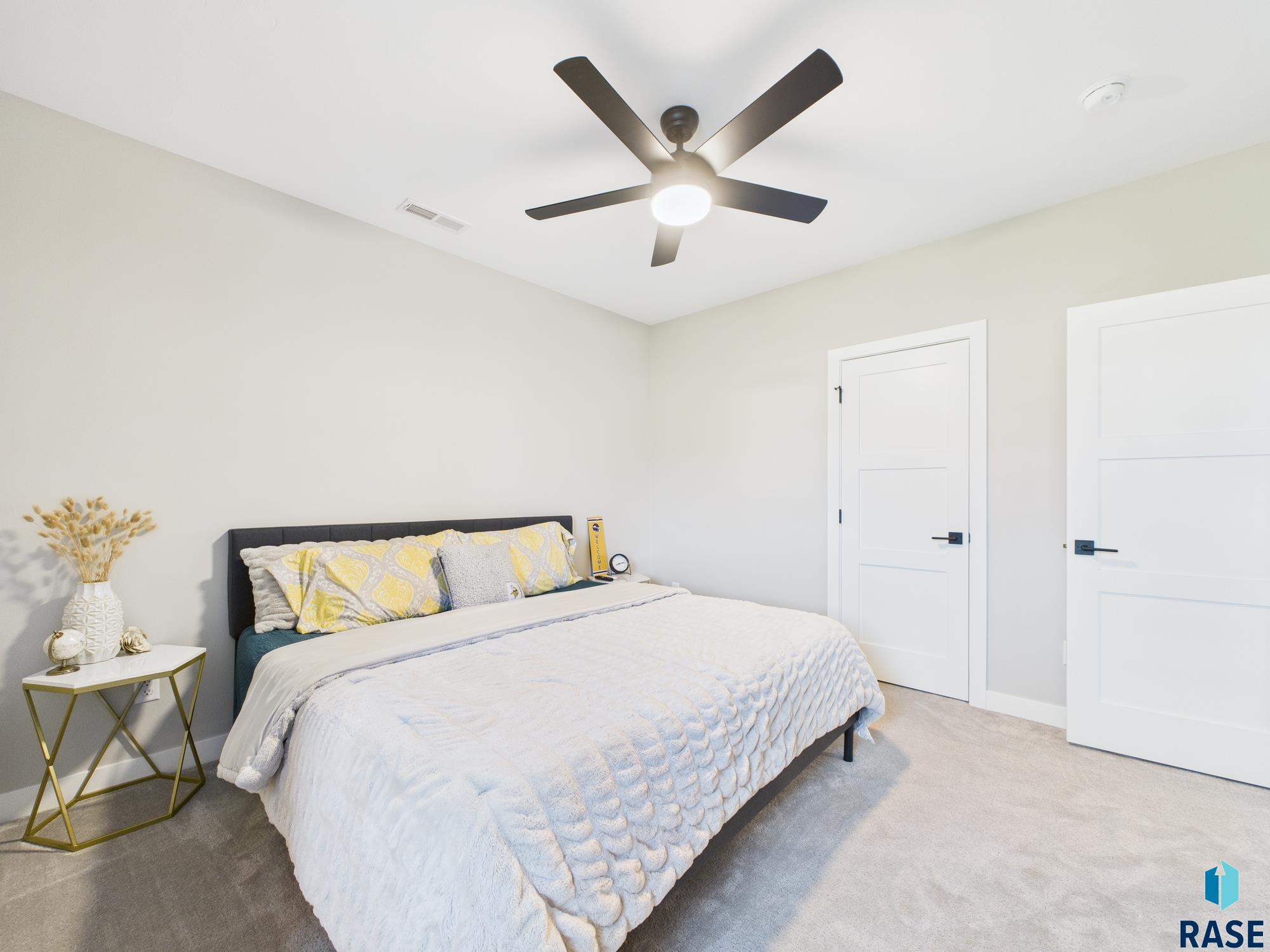 property viewer photo 48