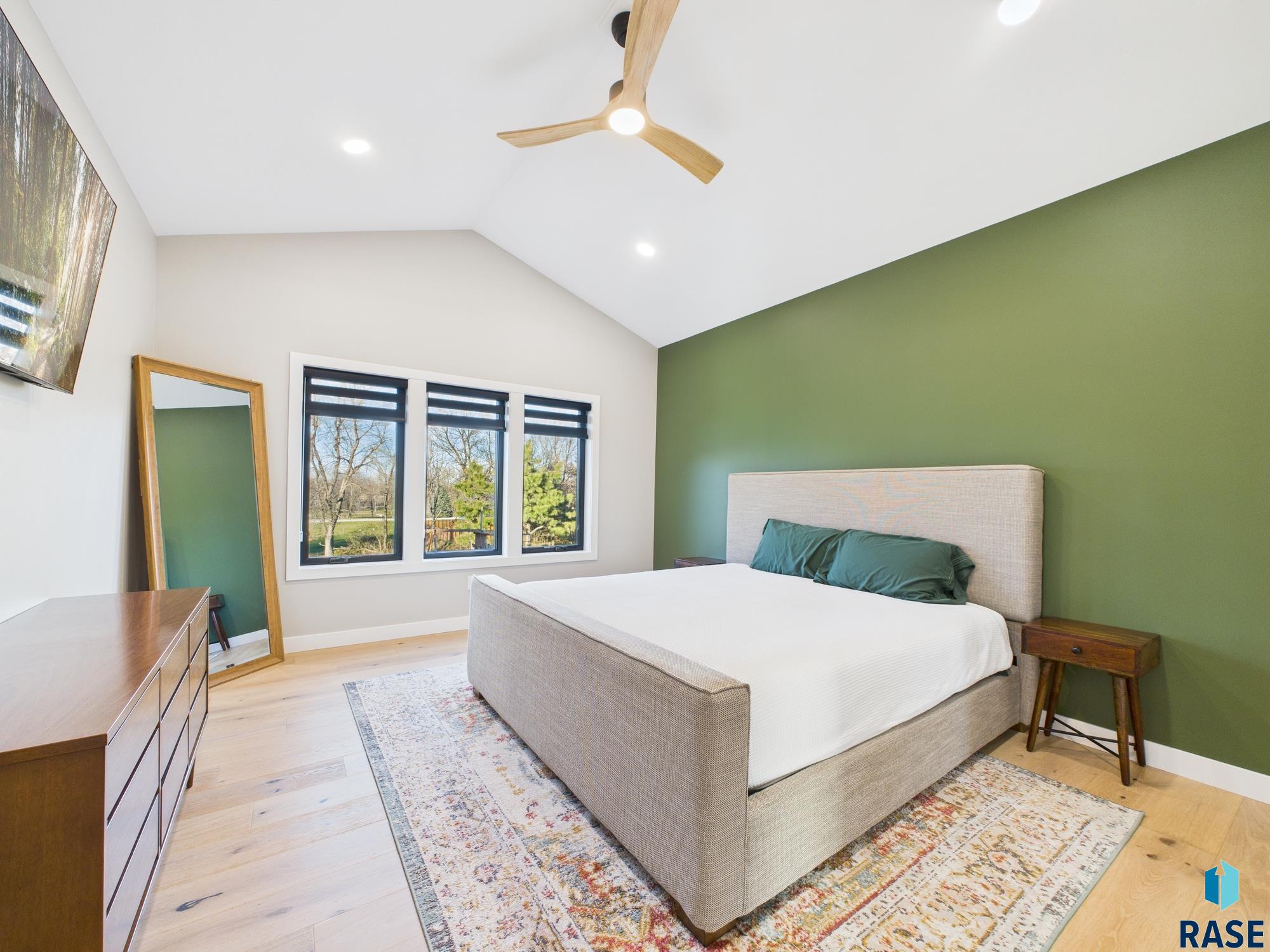 property viewer photo 49