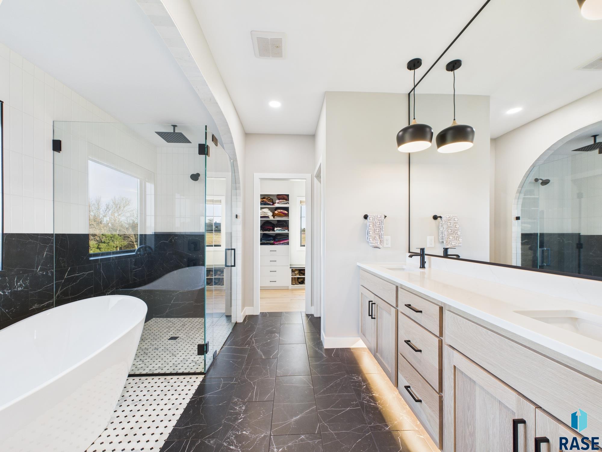property viewer photo 52