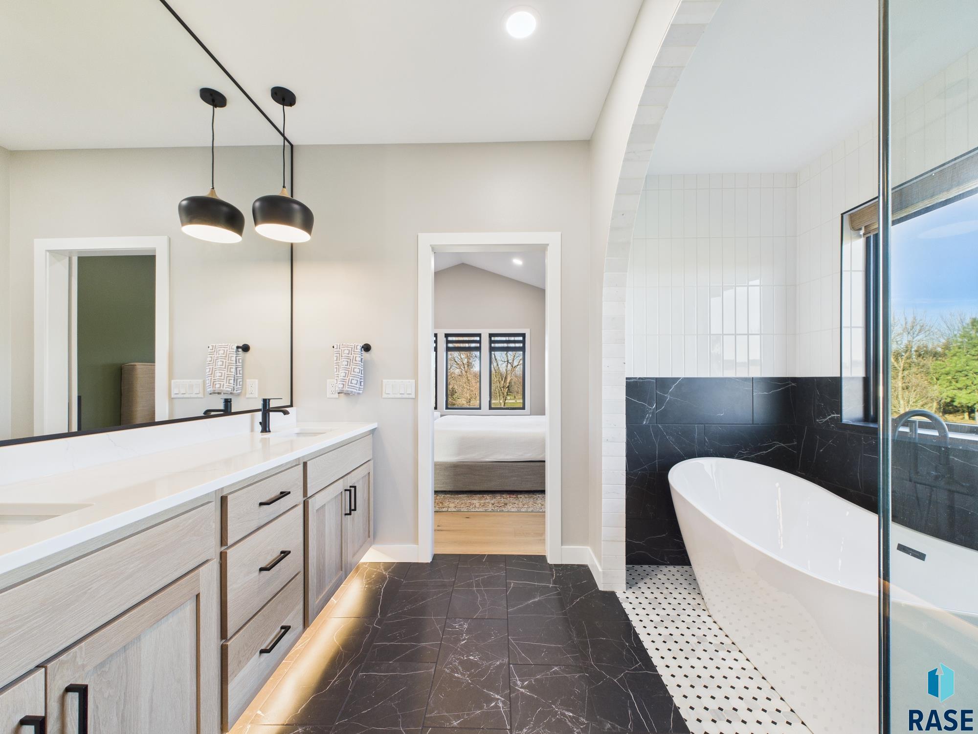 property viewer photo 54