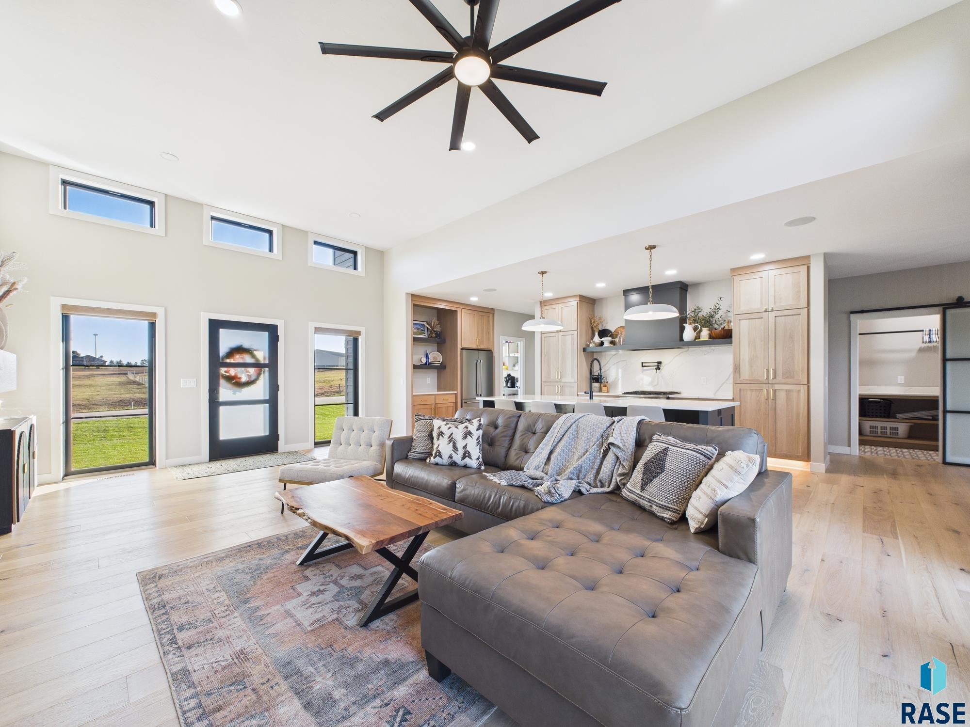 property viewer photo 6