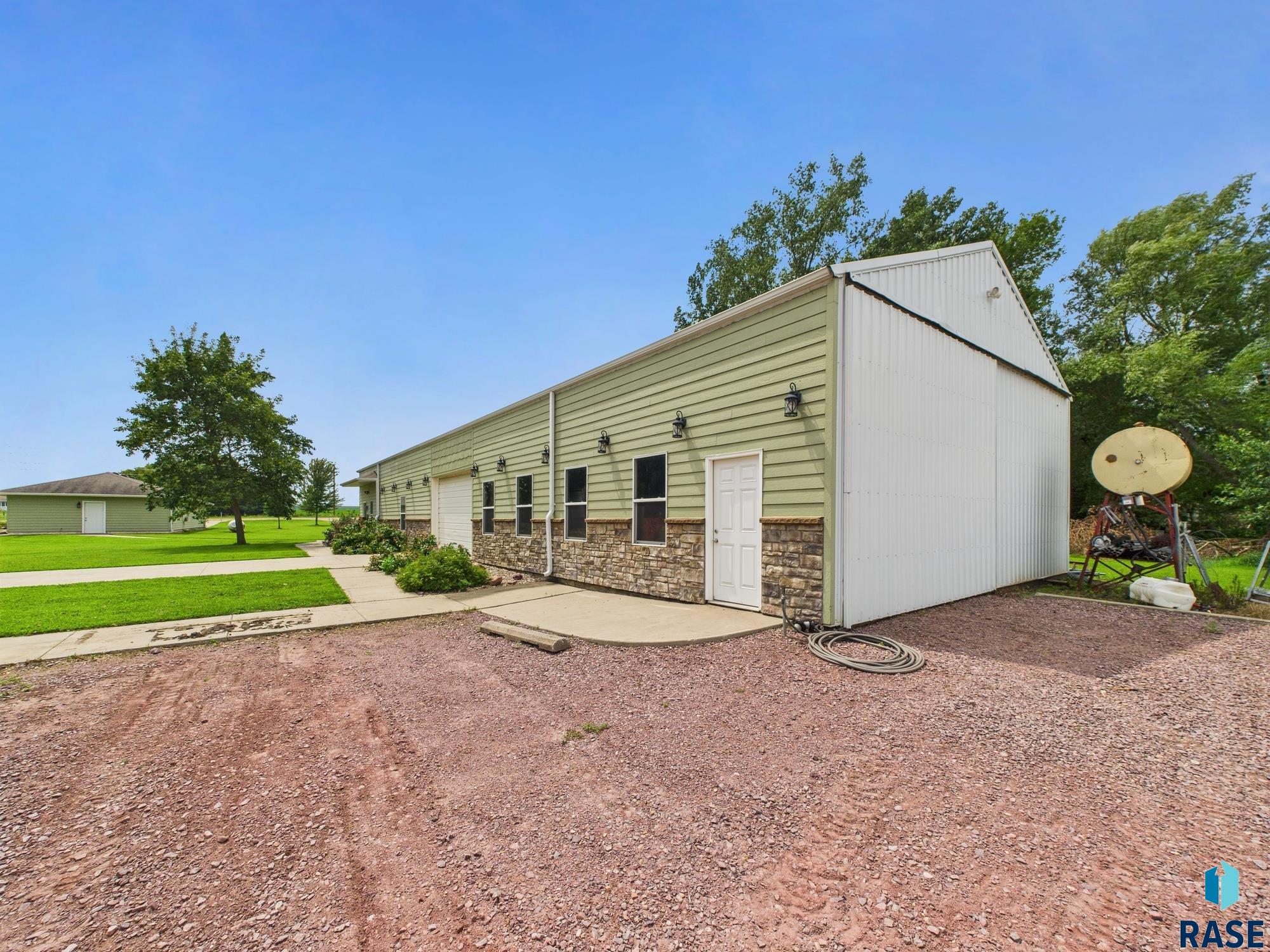 main property photo 14