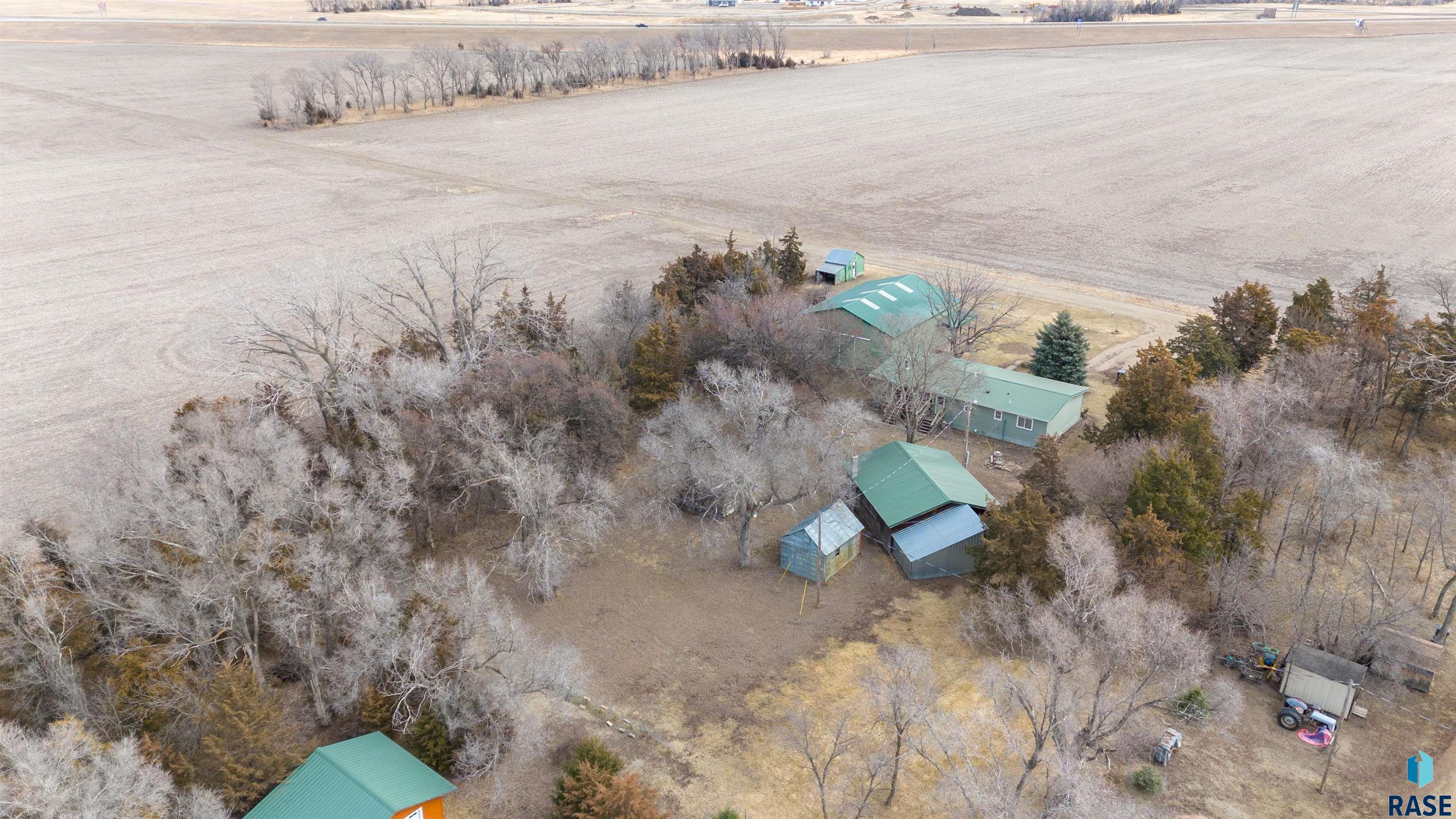 main property photo 28