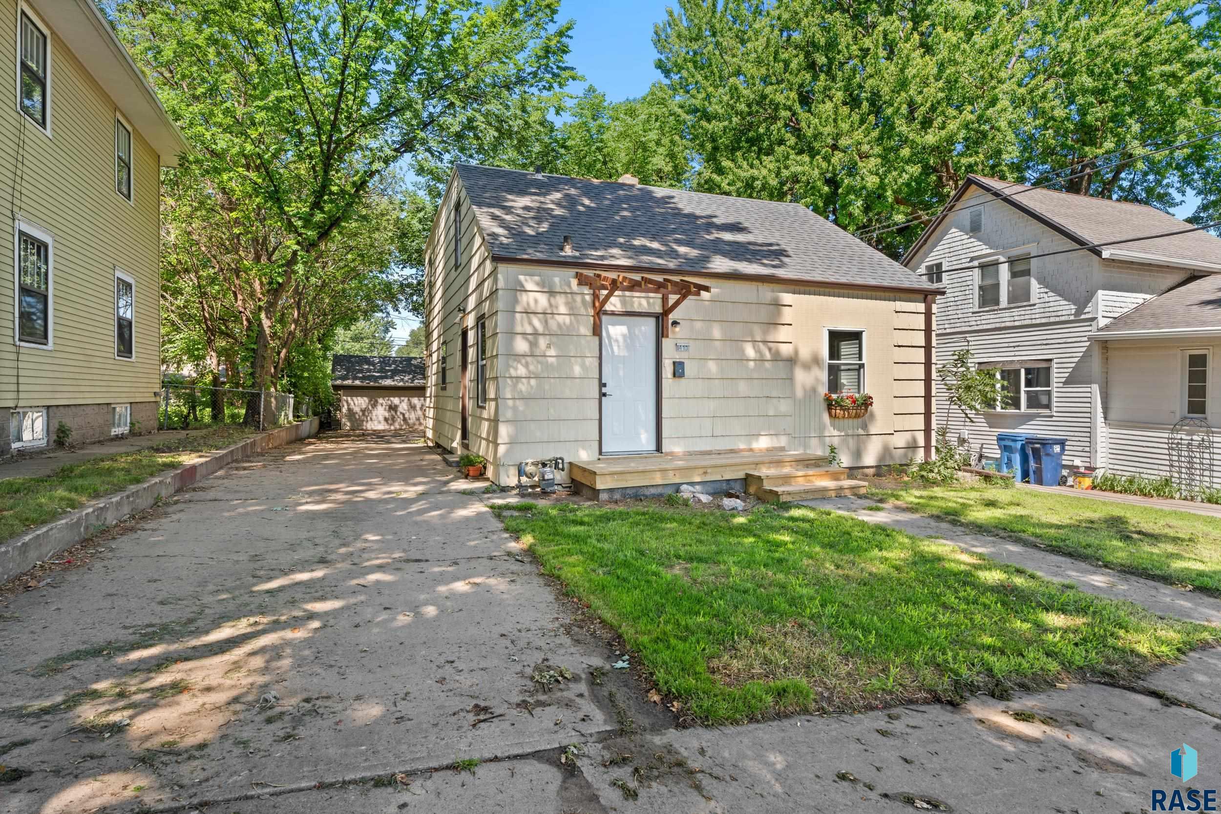 main property photo 8
