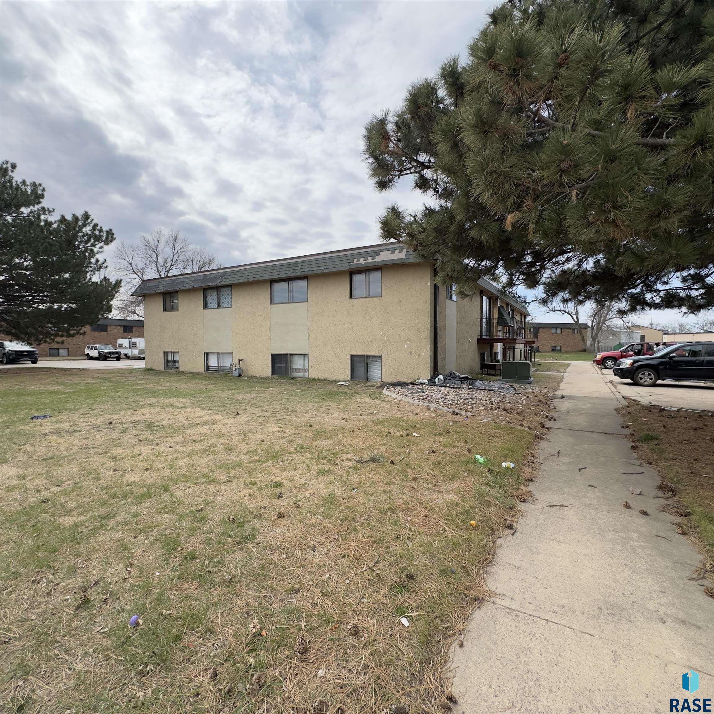 main property photo 11
