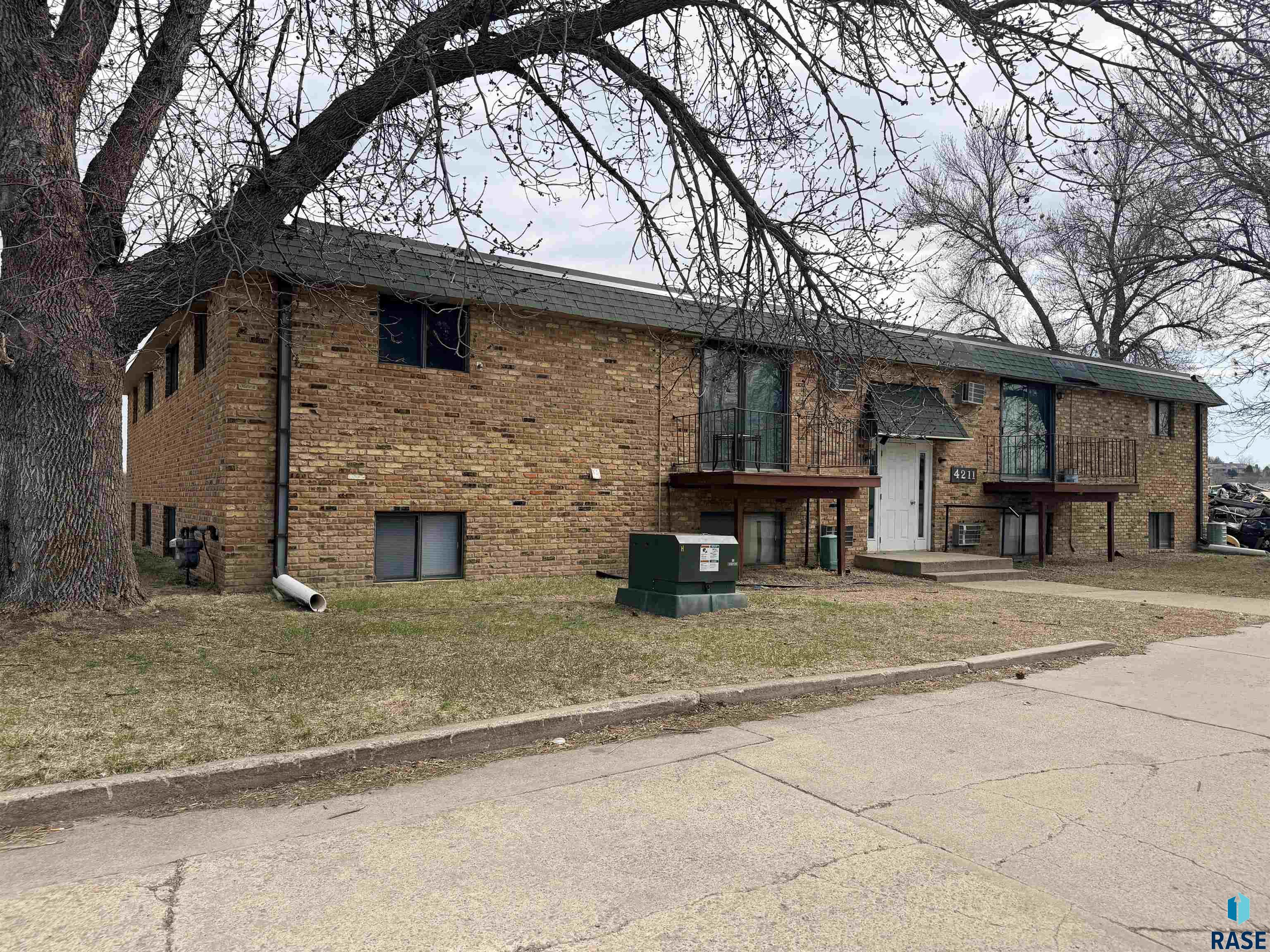 main property photo 4