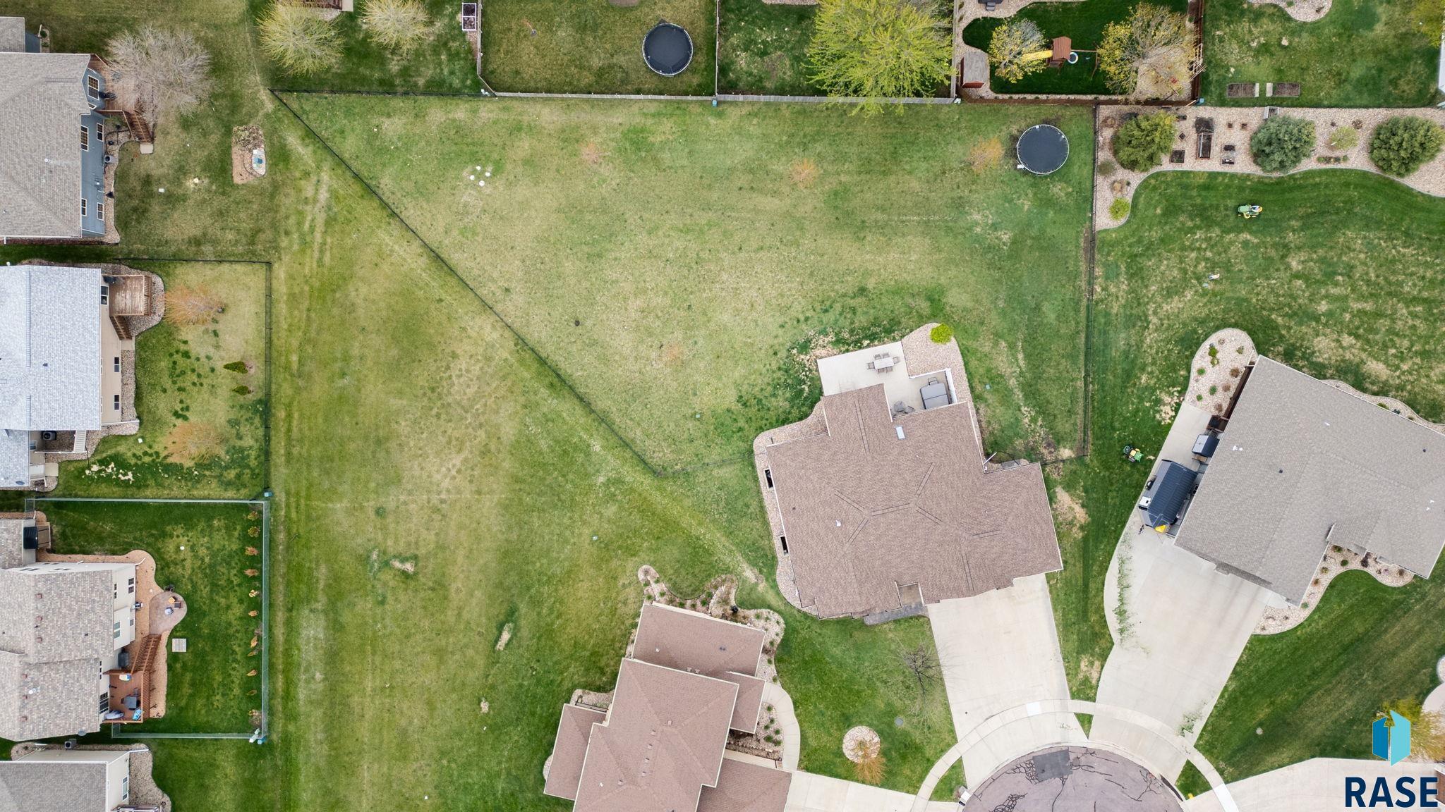 main property photo 90