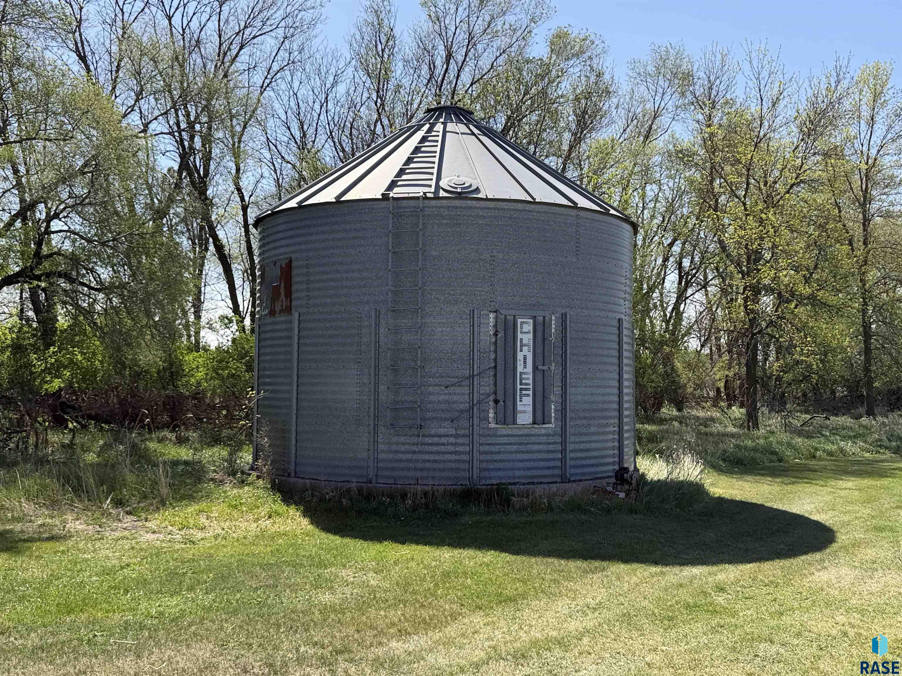 main property photo 25