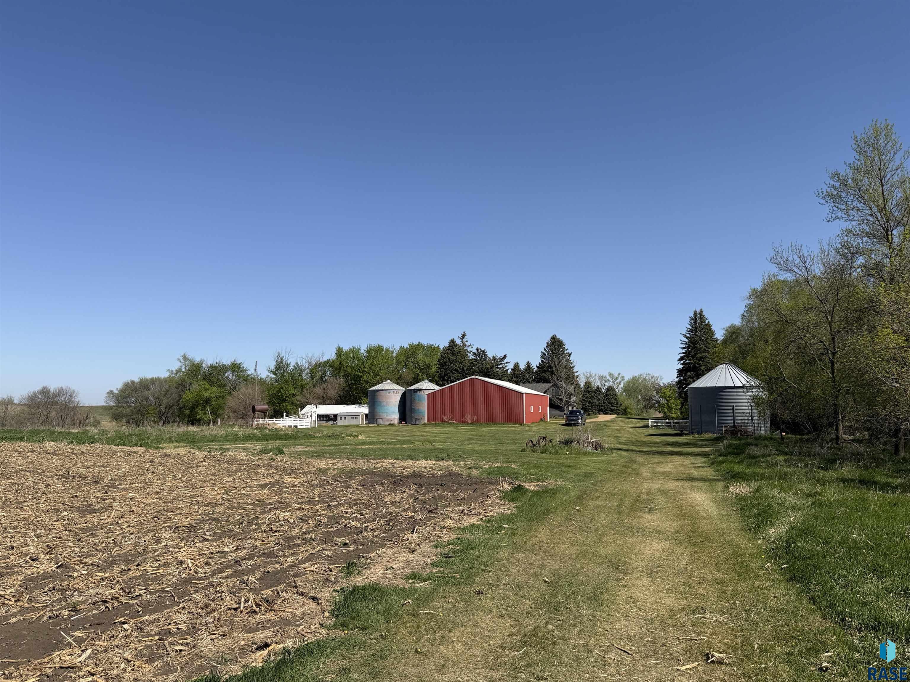 main property photo 27