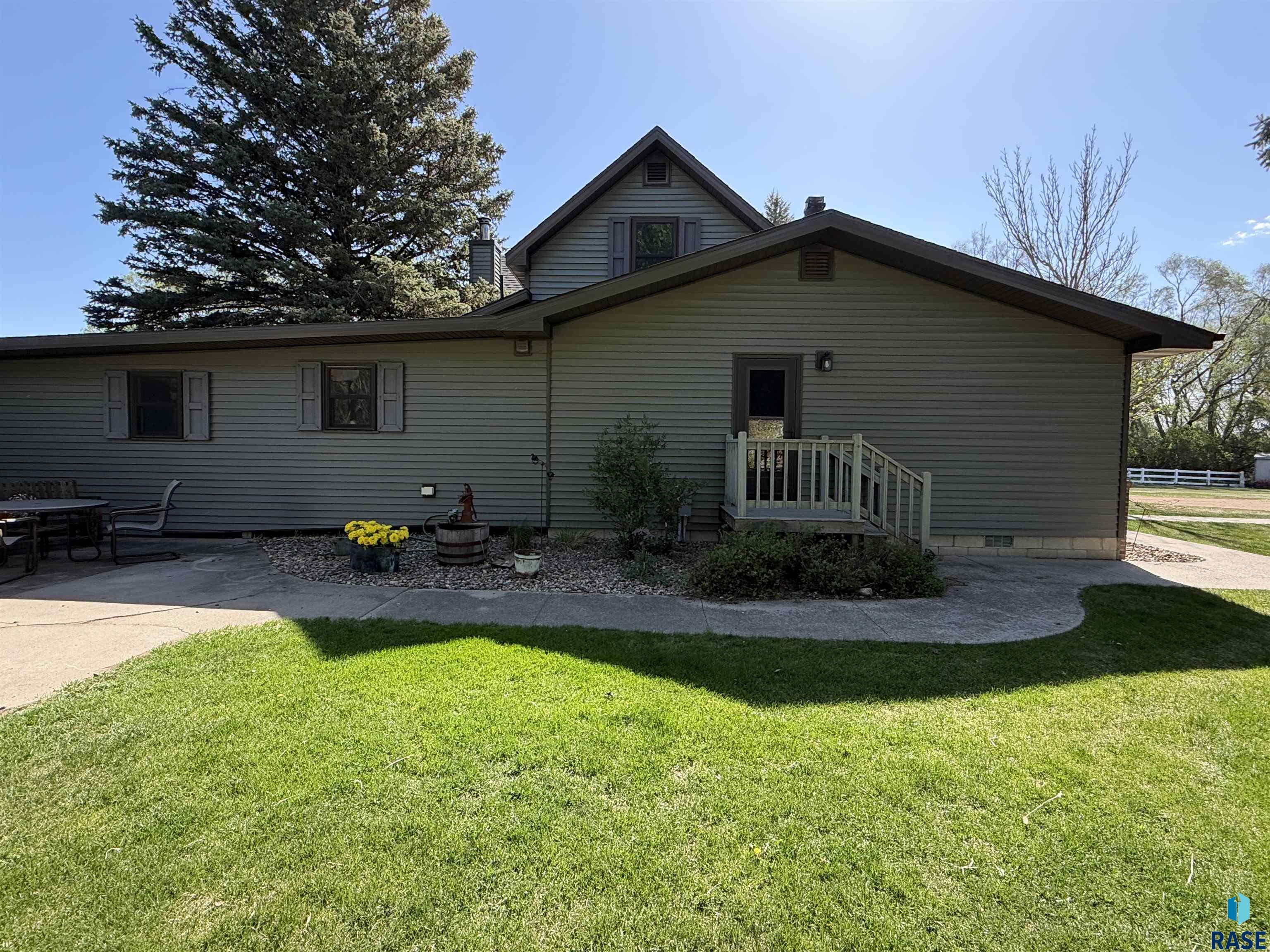 main property photo 7