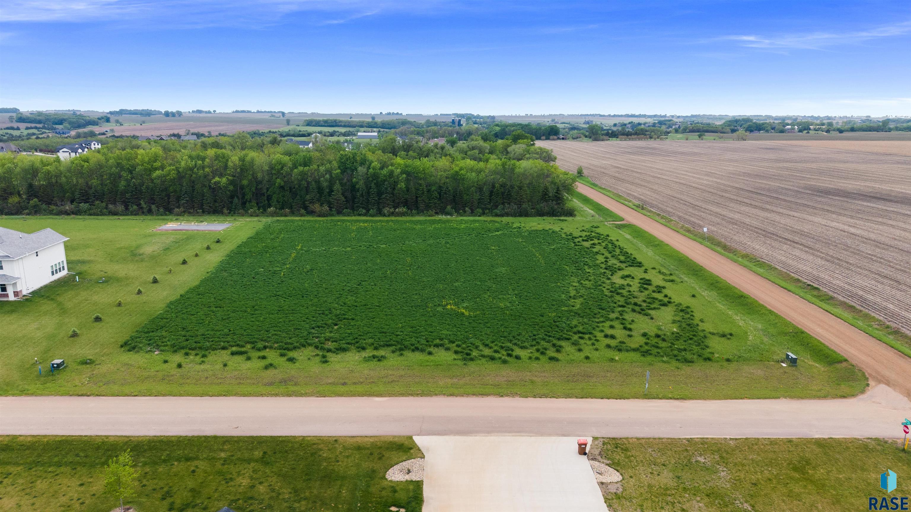 main property photo 13