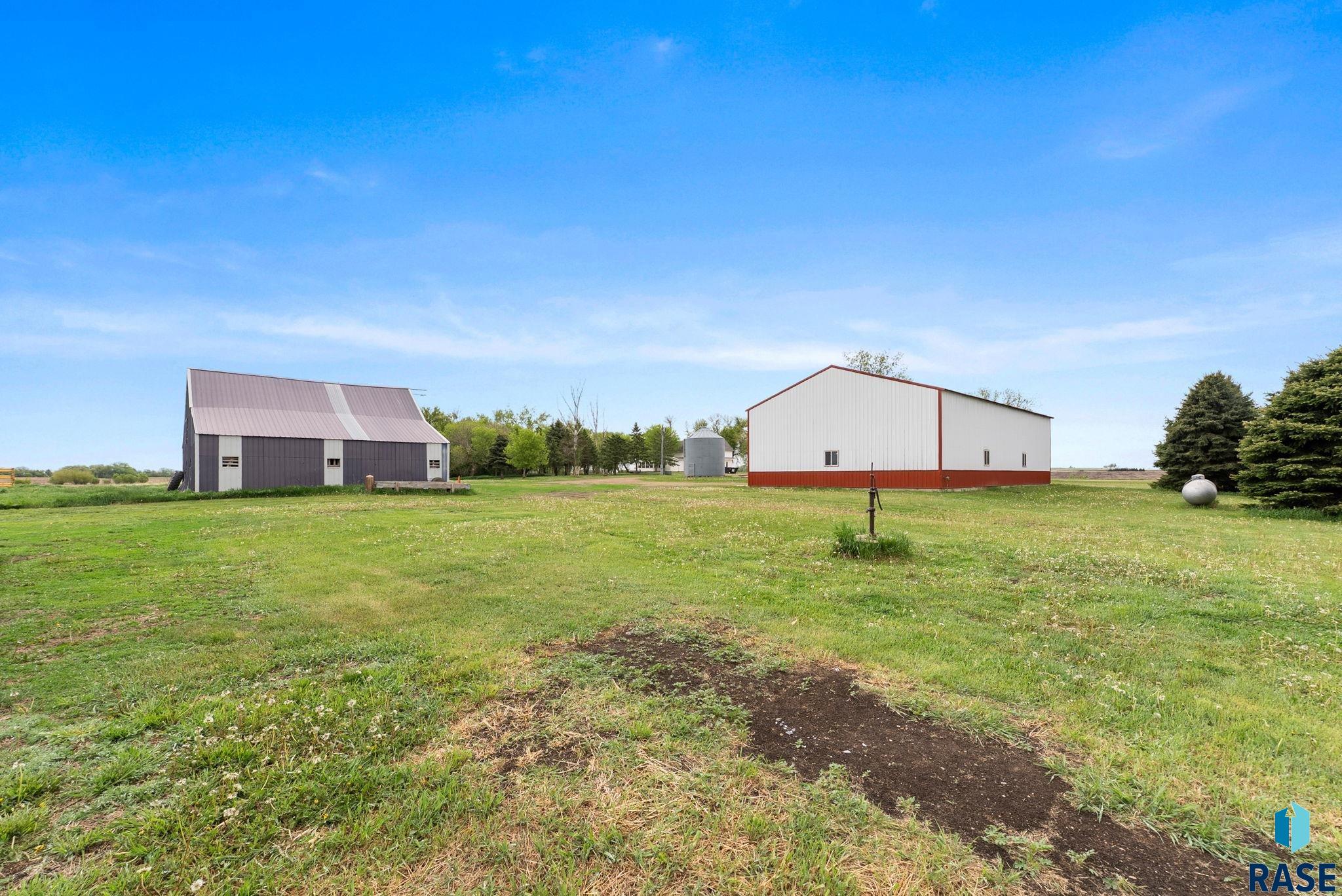 main property photo 13