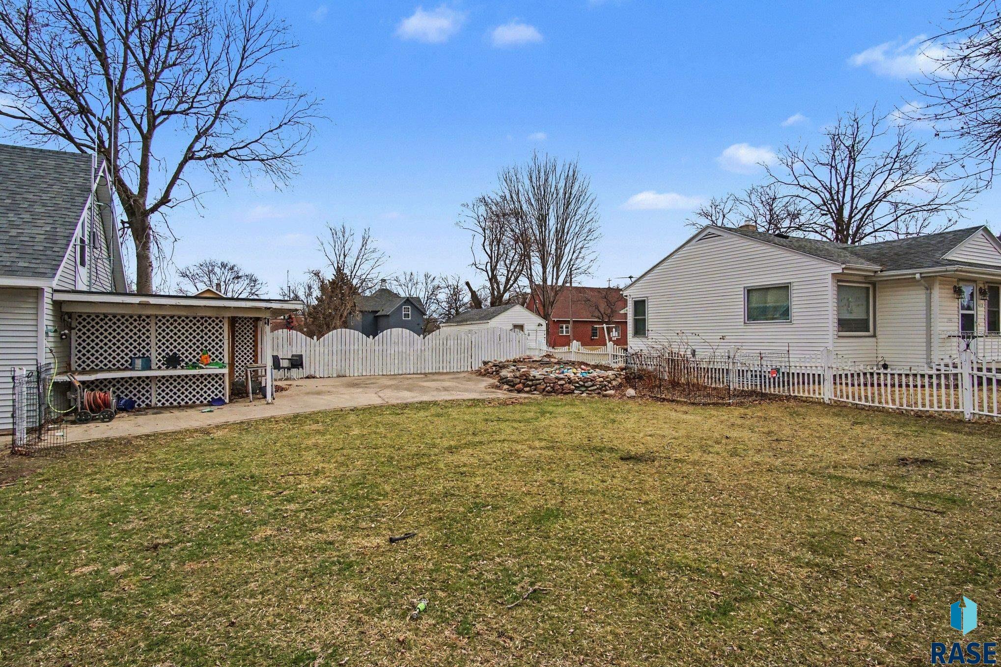 main property photo 31