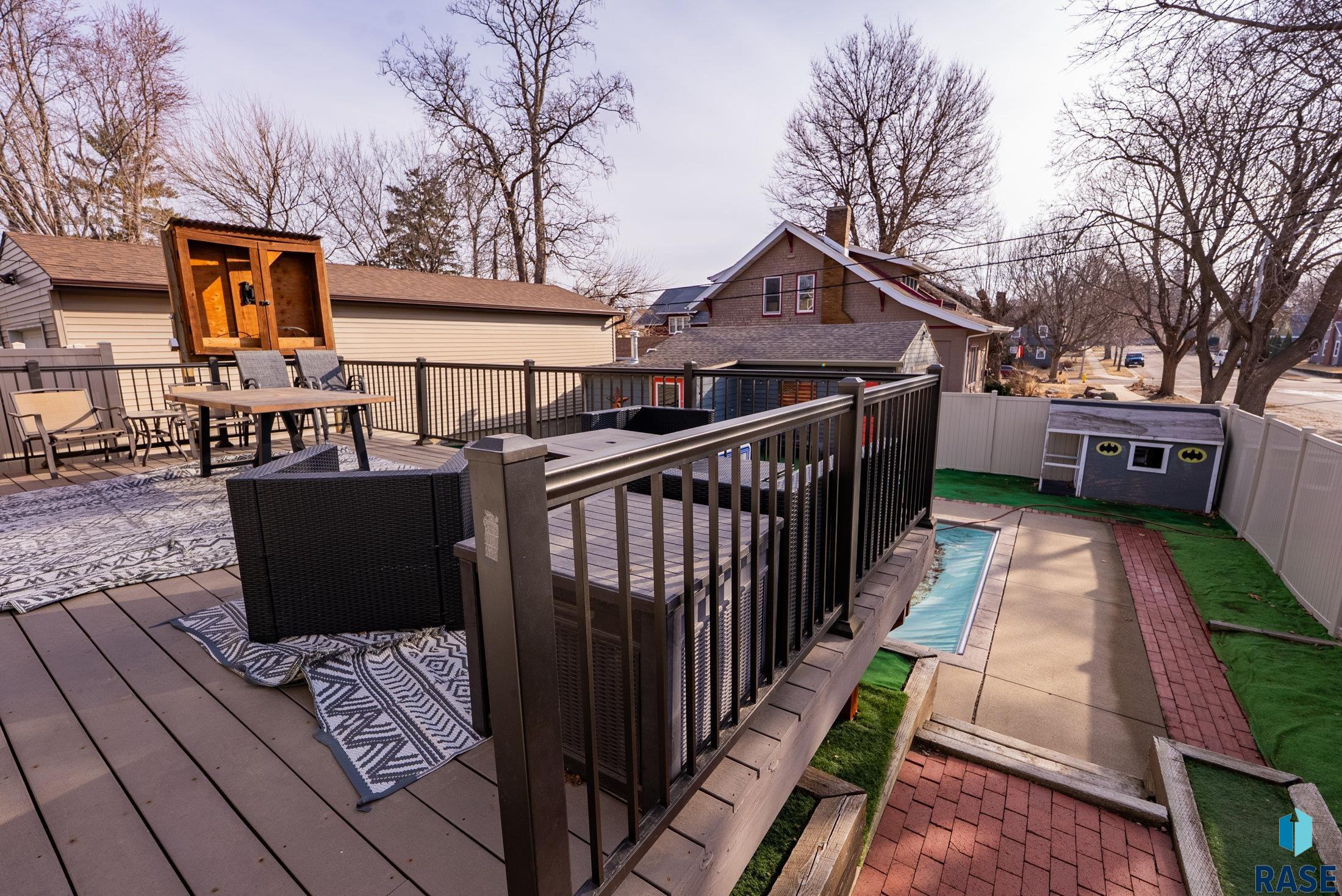 main property photo 35