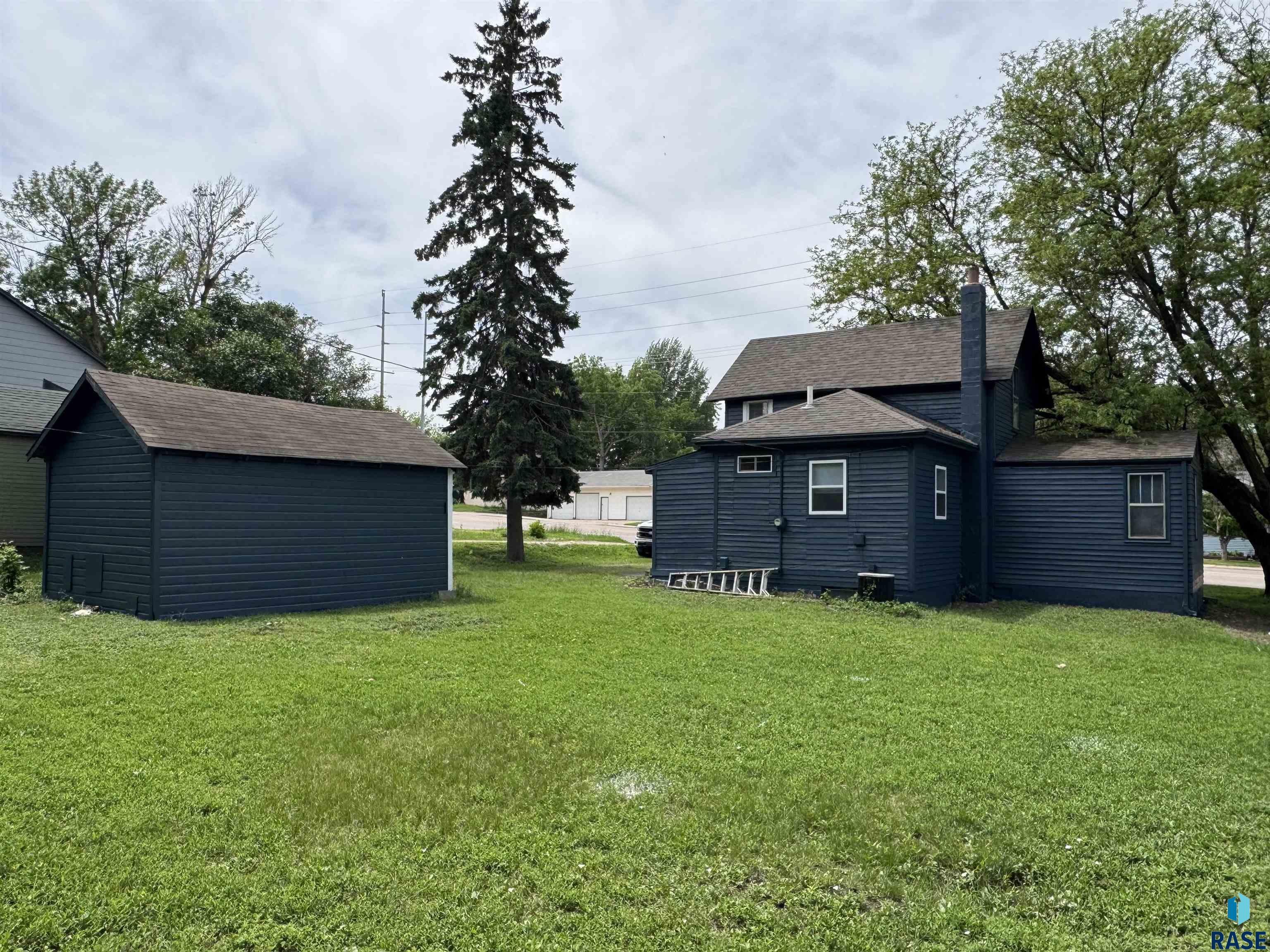 main property photo 41