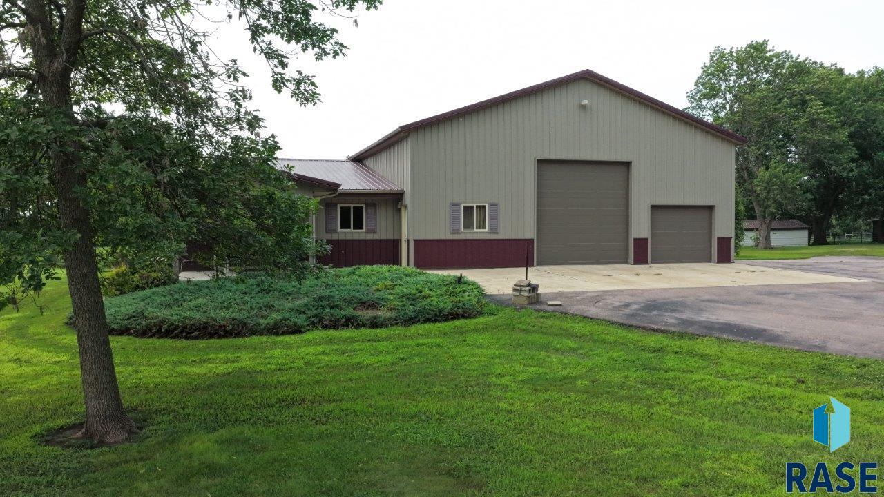 main property photo 40