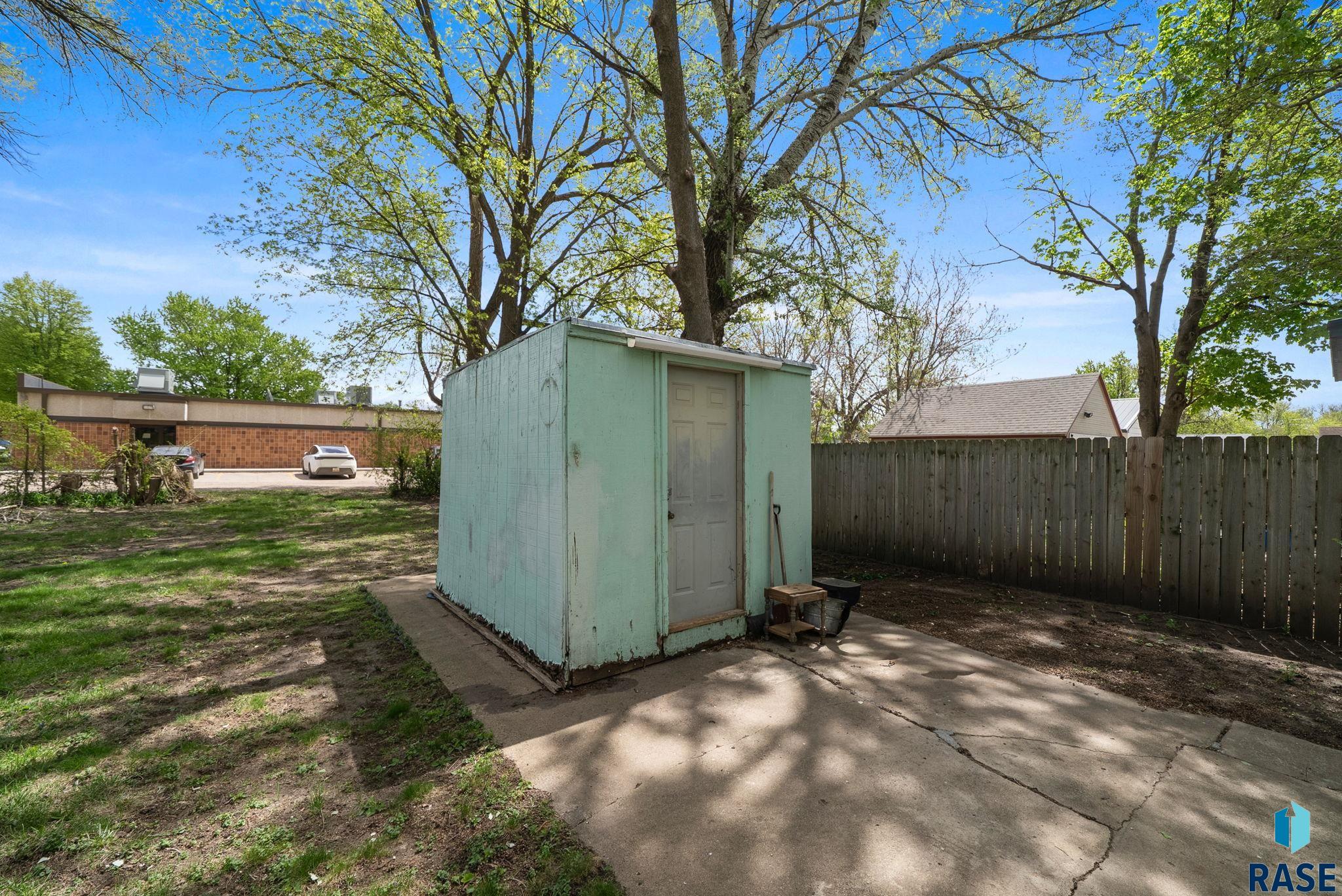 main property photo 14