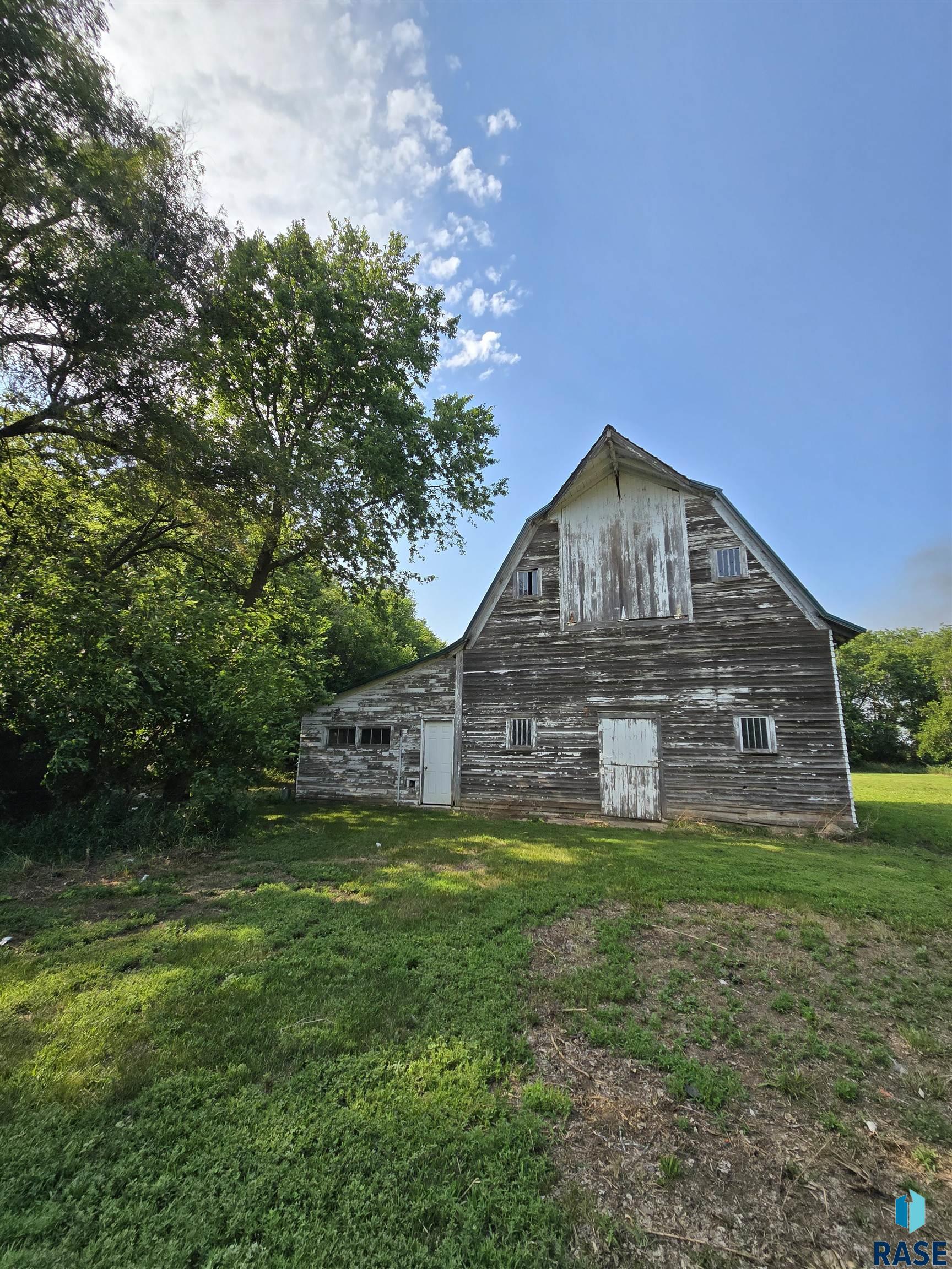 main property photo 40