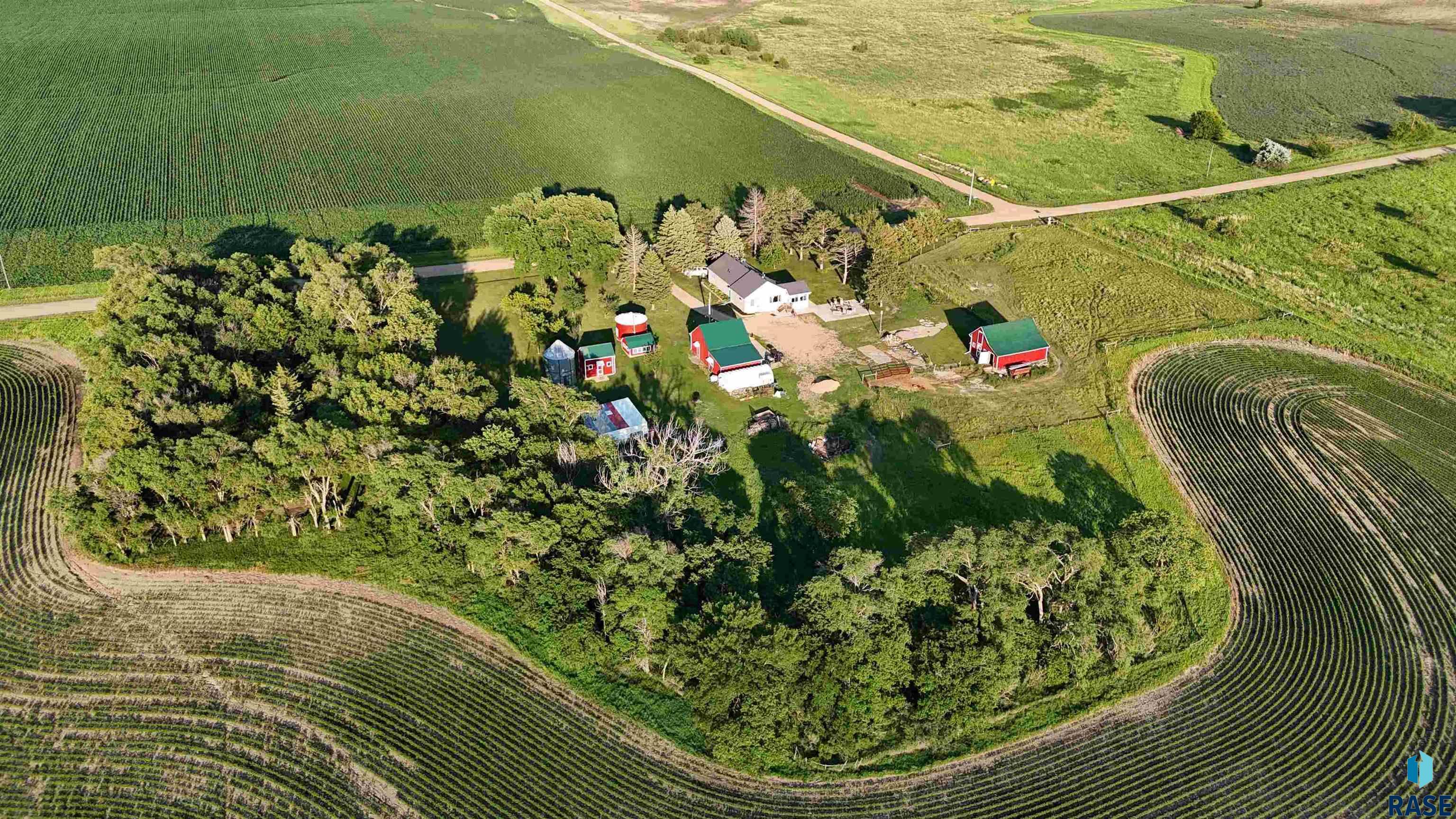 main property photo 32