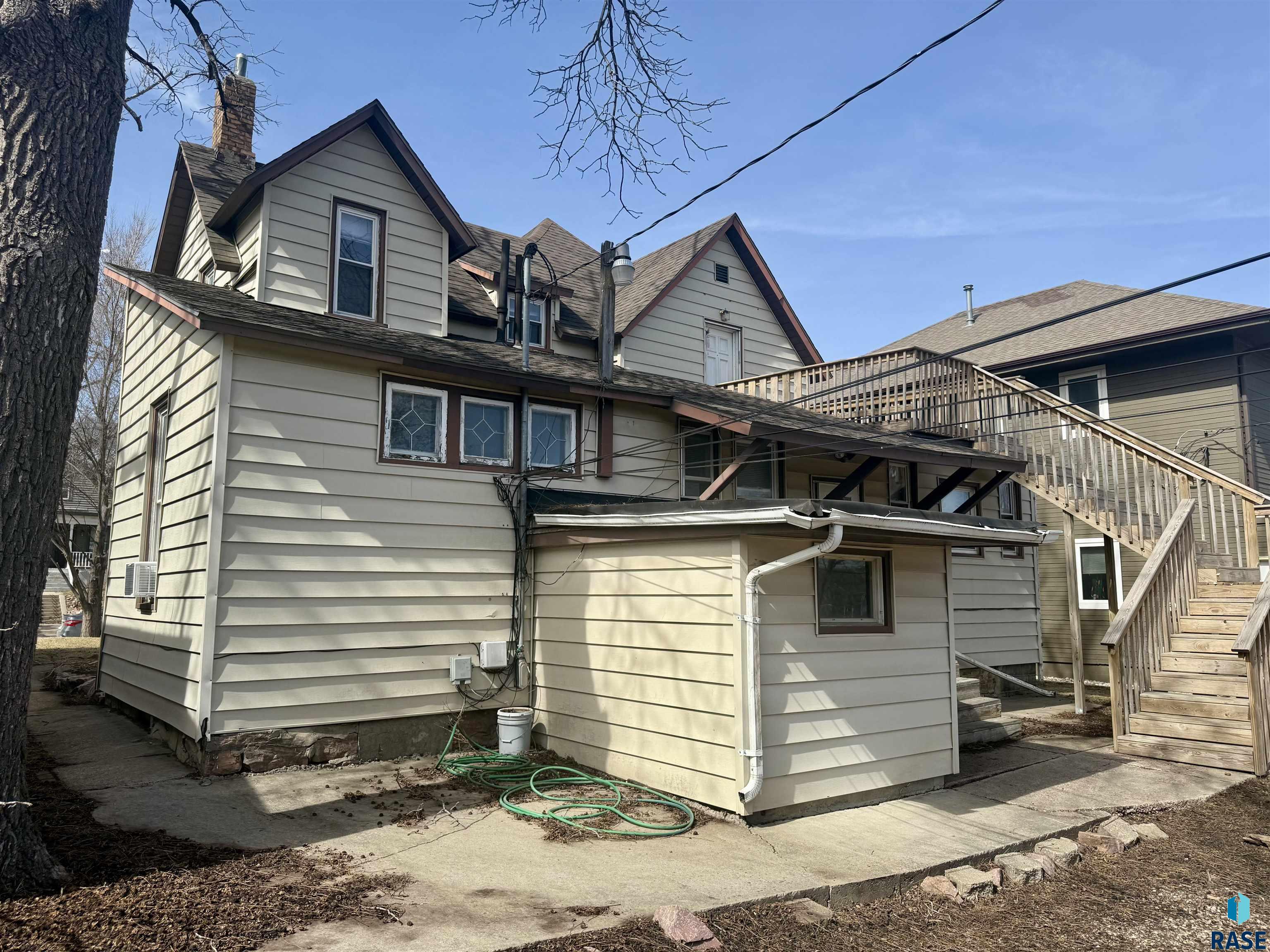 main property photo 28