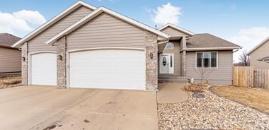 image of property with 5 Bed | 3 Bath | 2,610 Sqft
