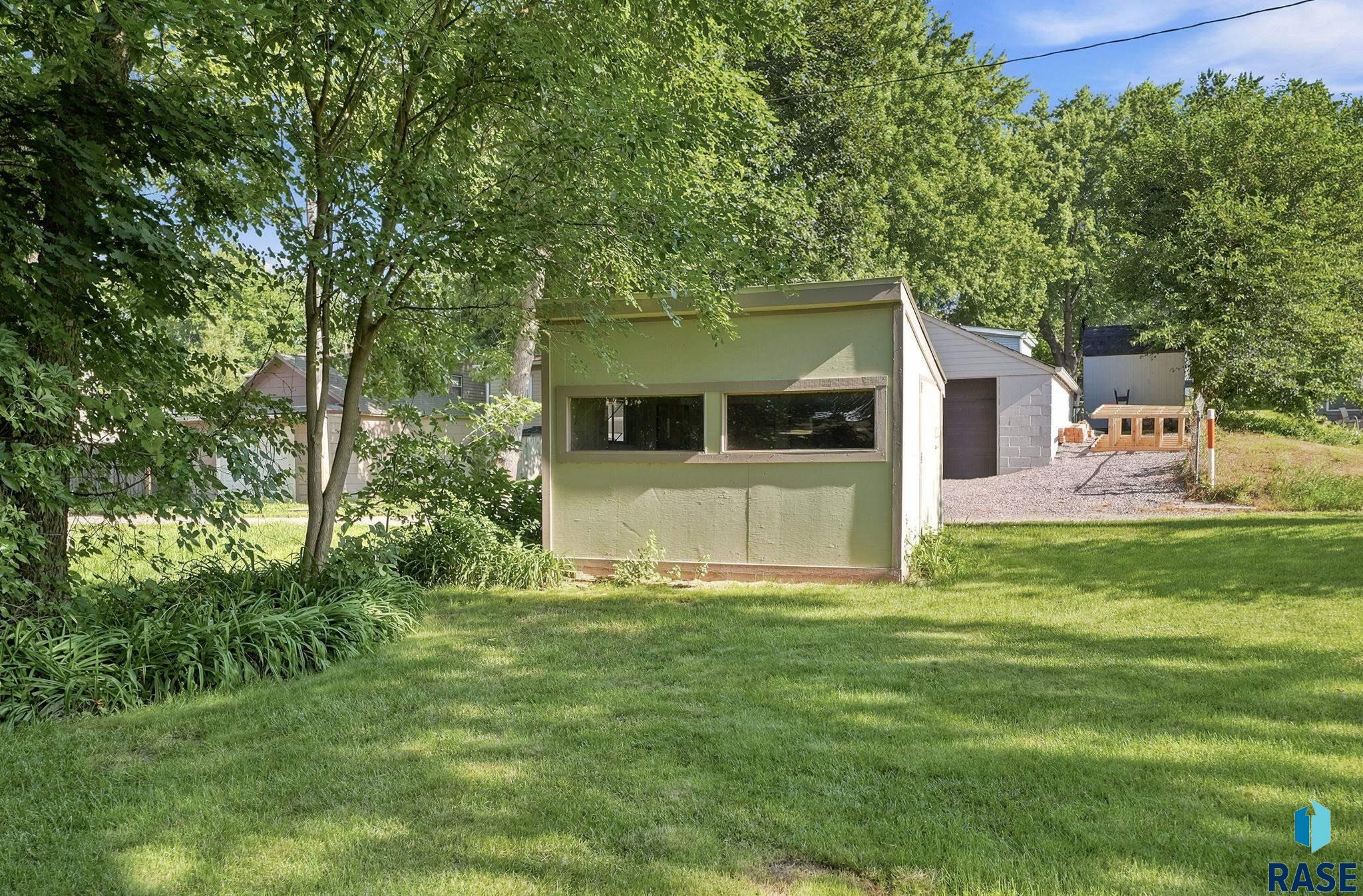 main property photo 40