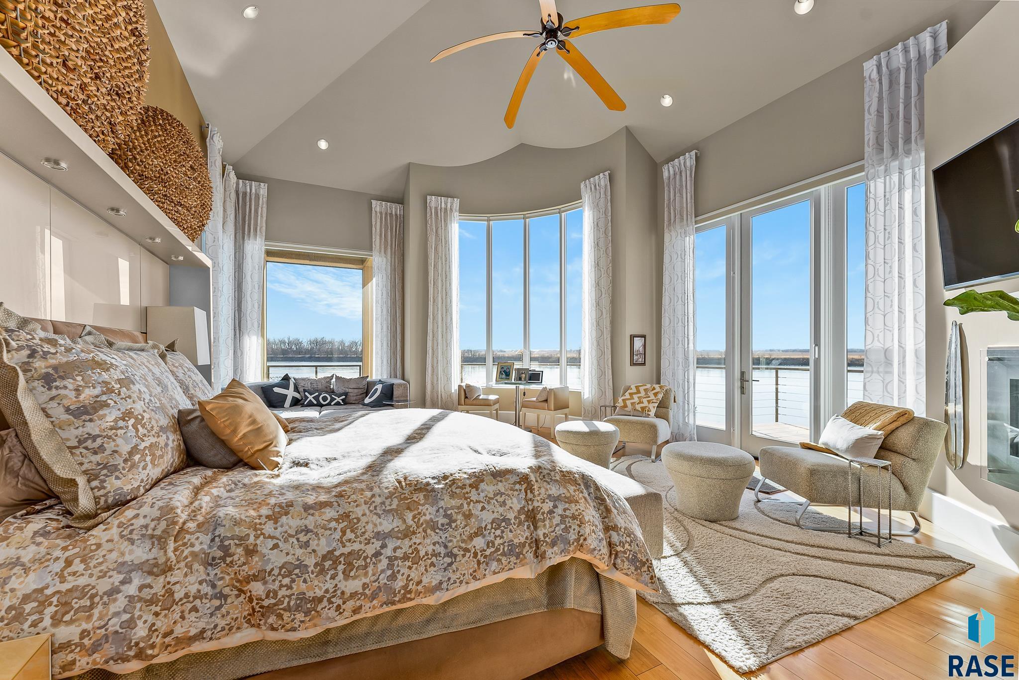 main property photo 58