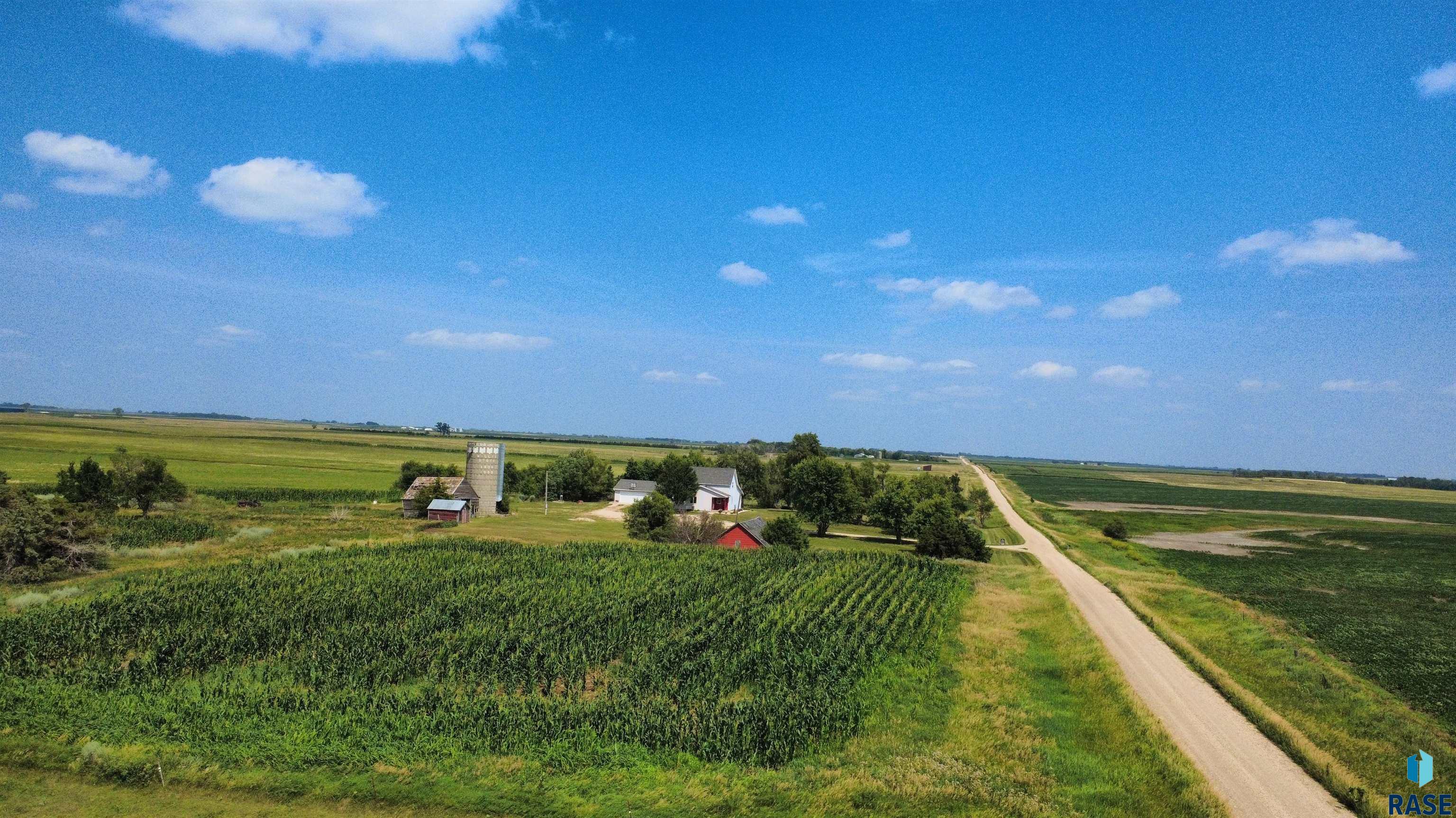 main property photo 40