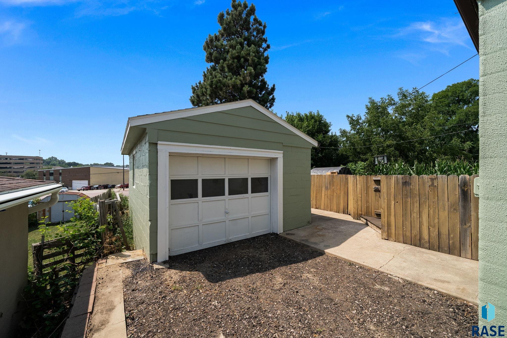main property photo 44