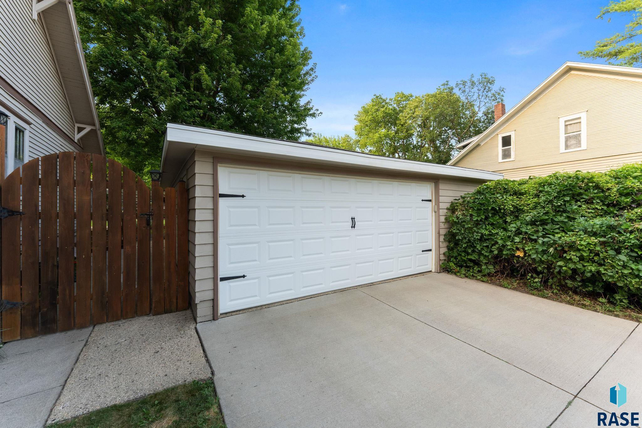 main property photo 74