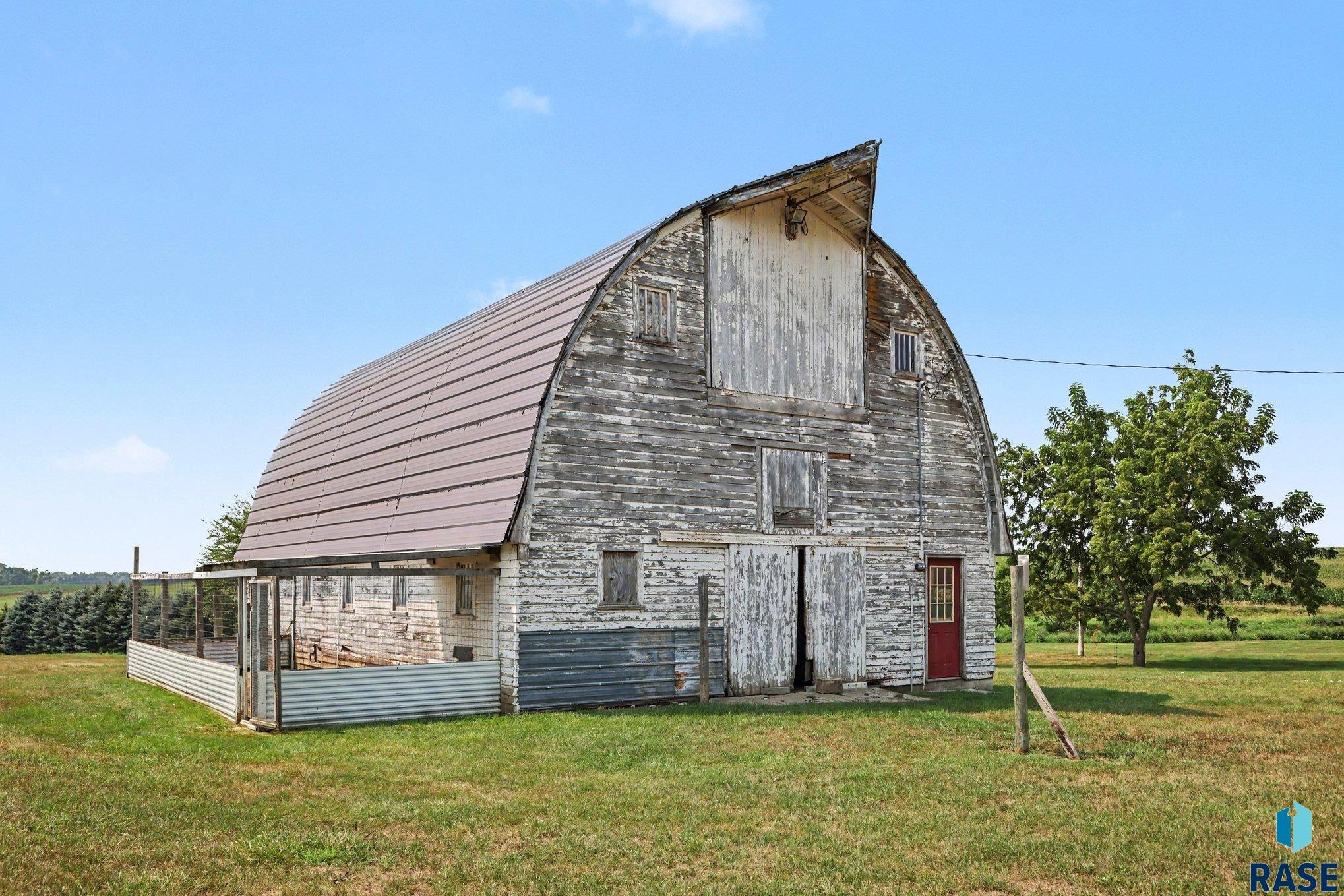main property photo 10