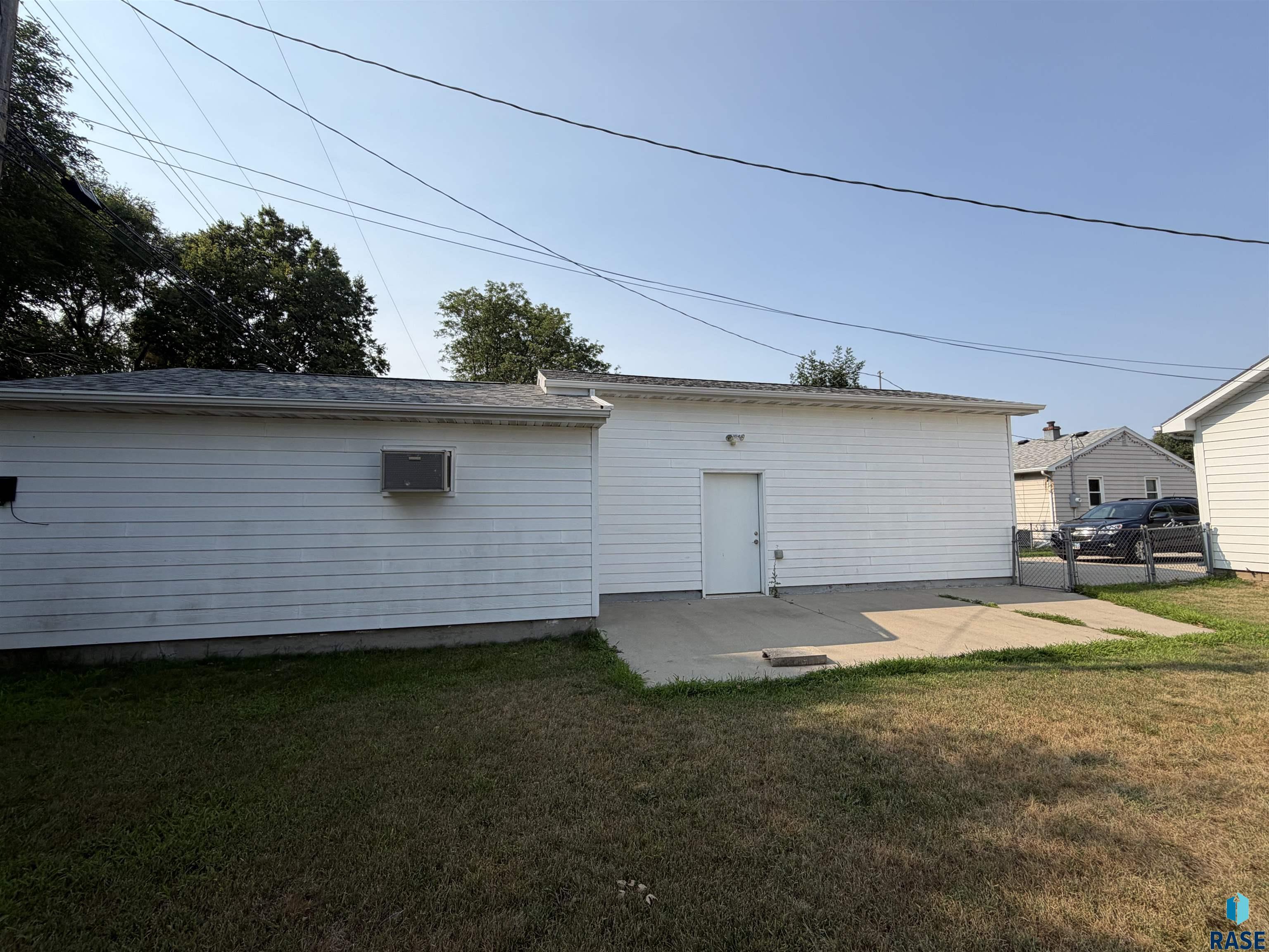 main property photo 32