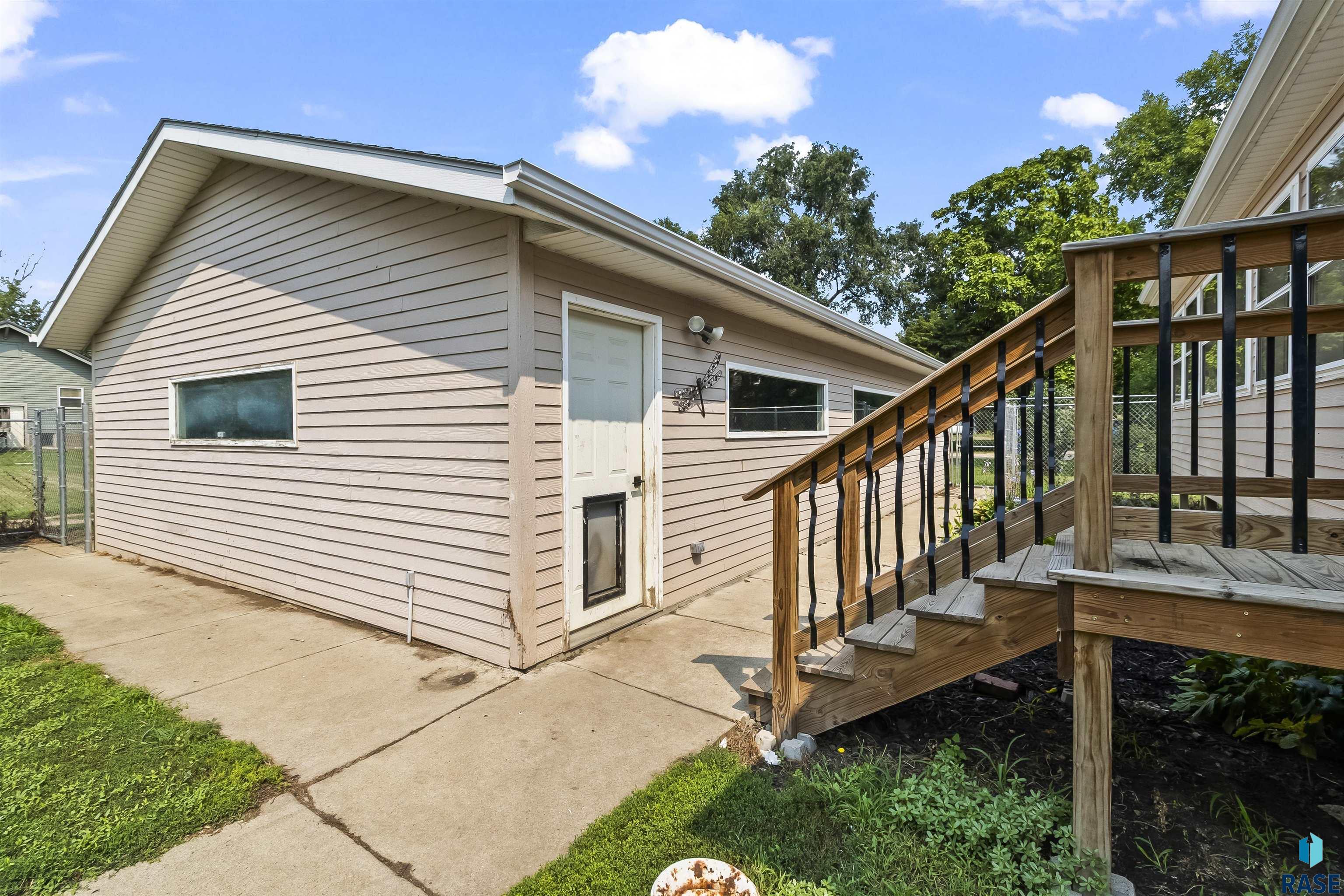 main property photo 30
