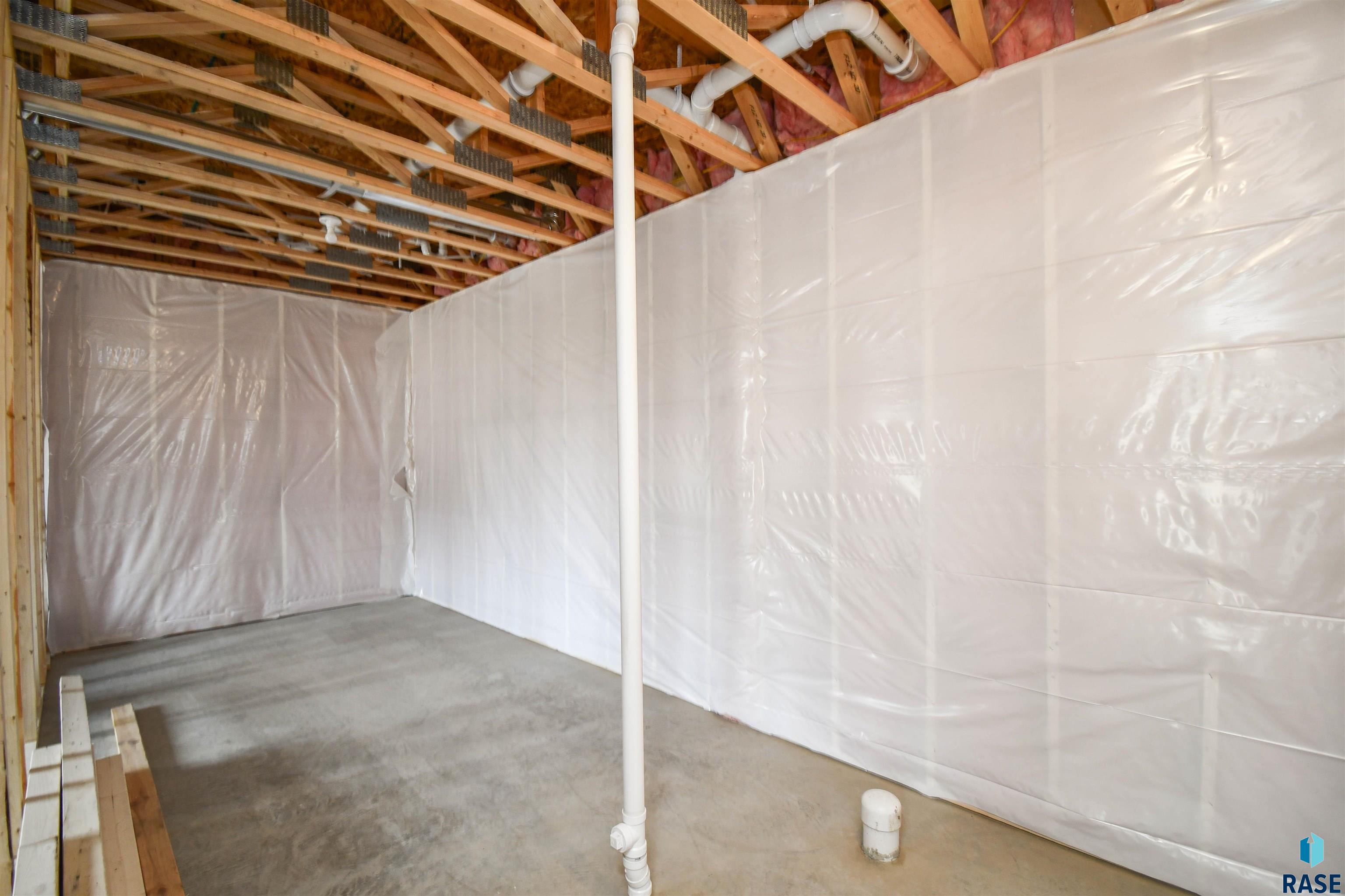main property photo 80
