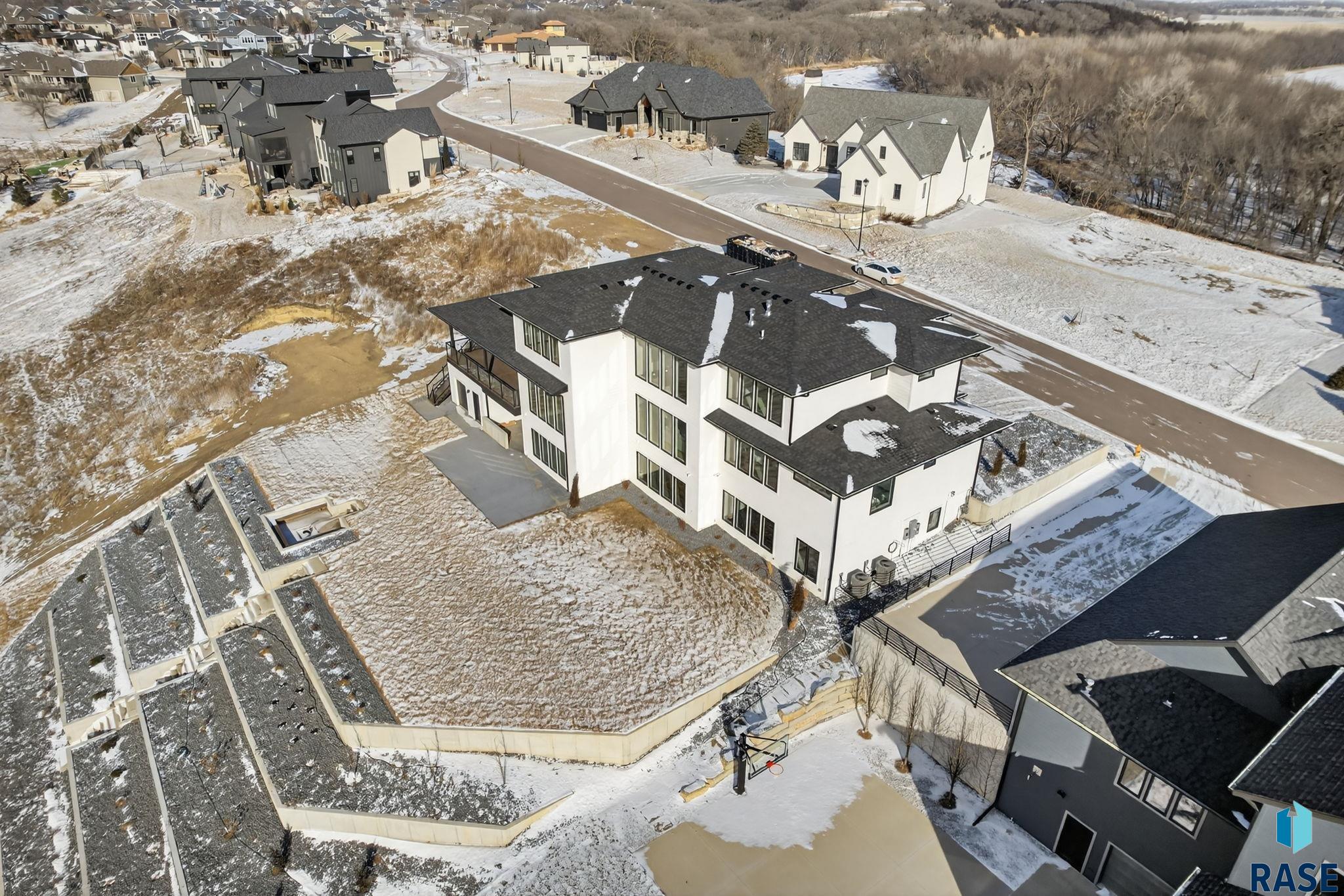 main property photo 88