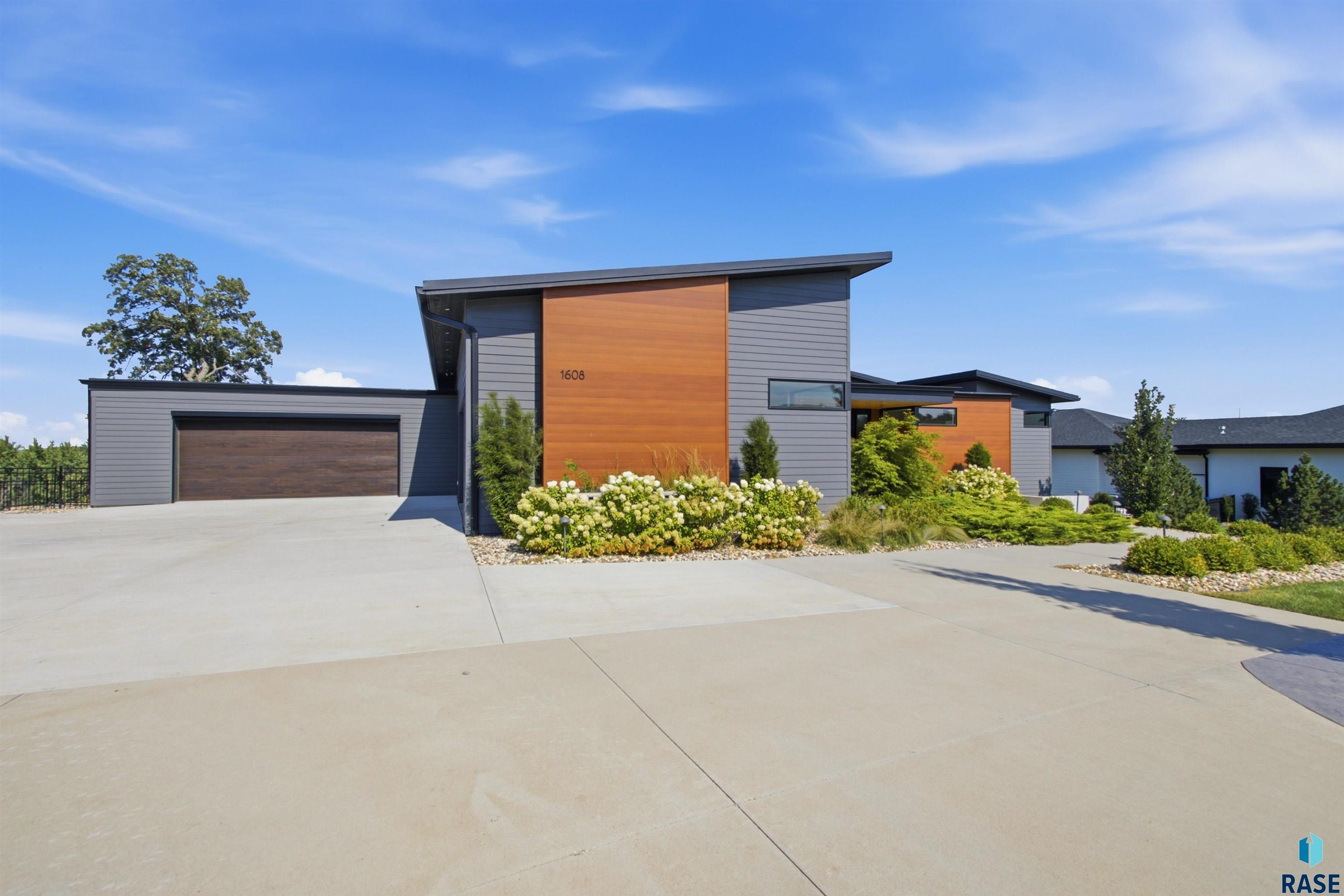 main property photo 67