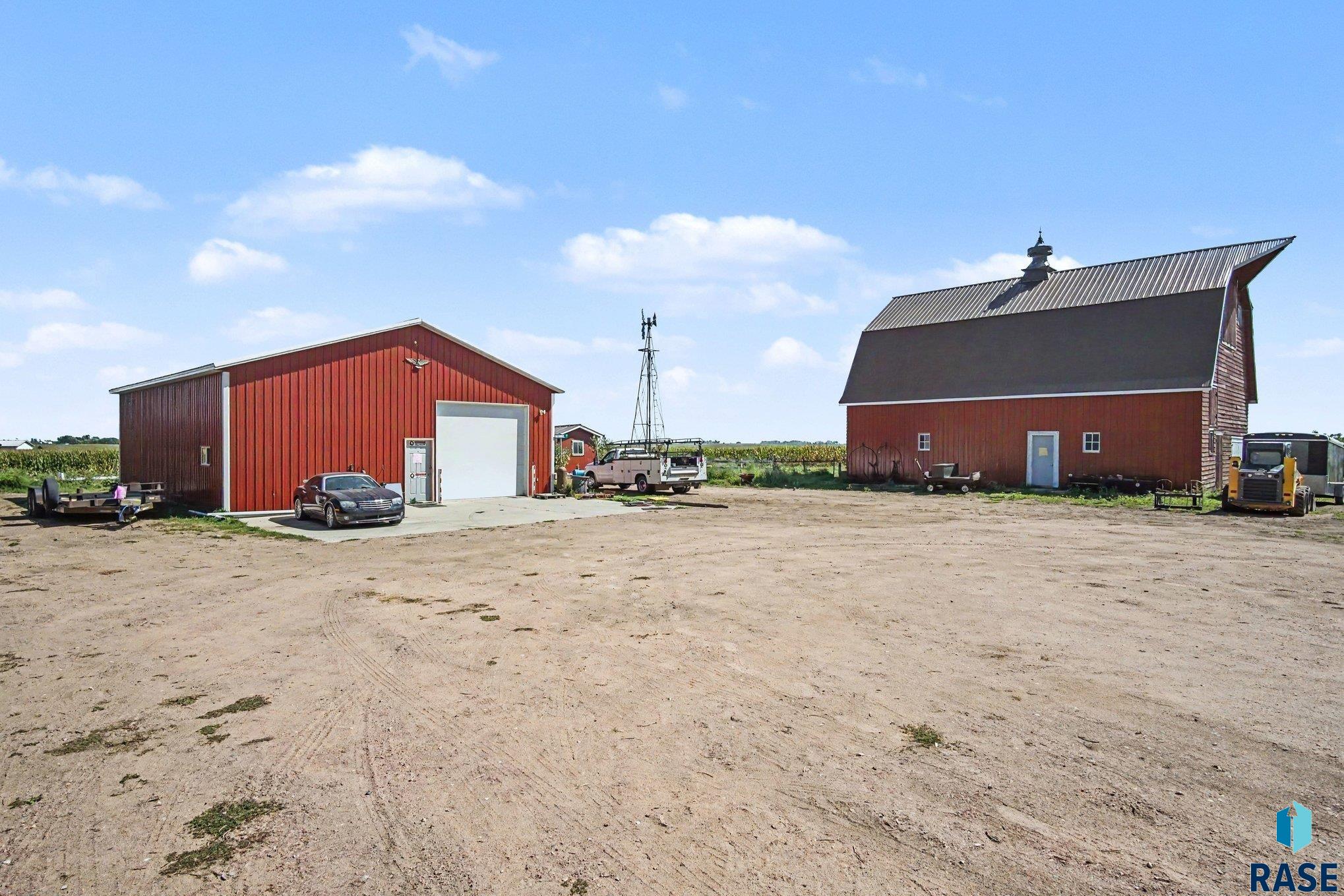 main property photo 28