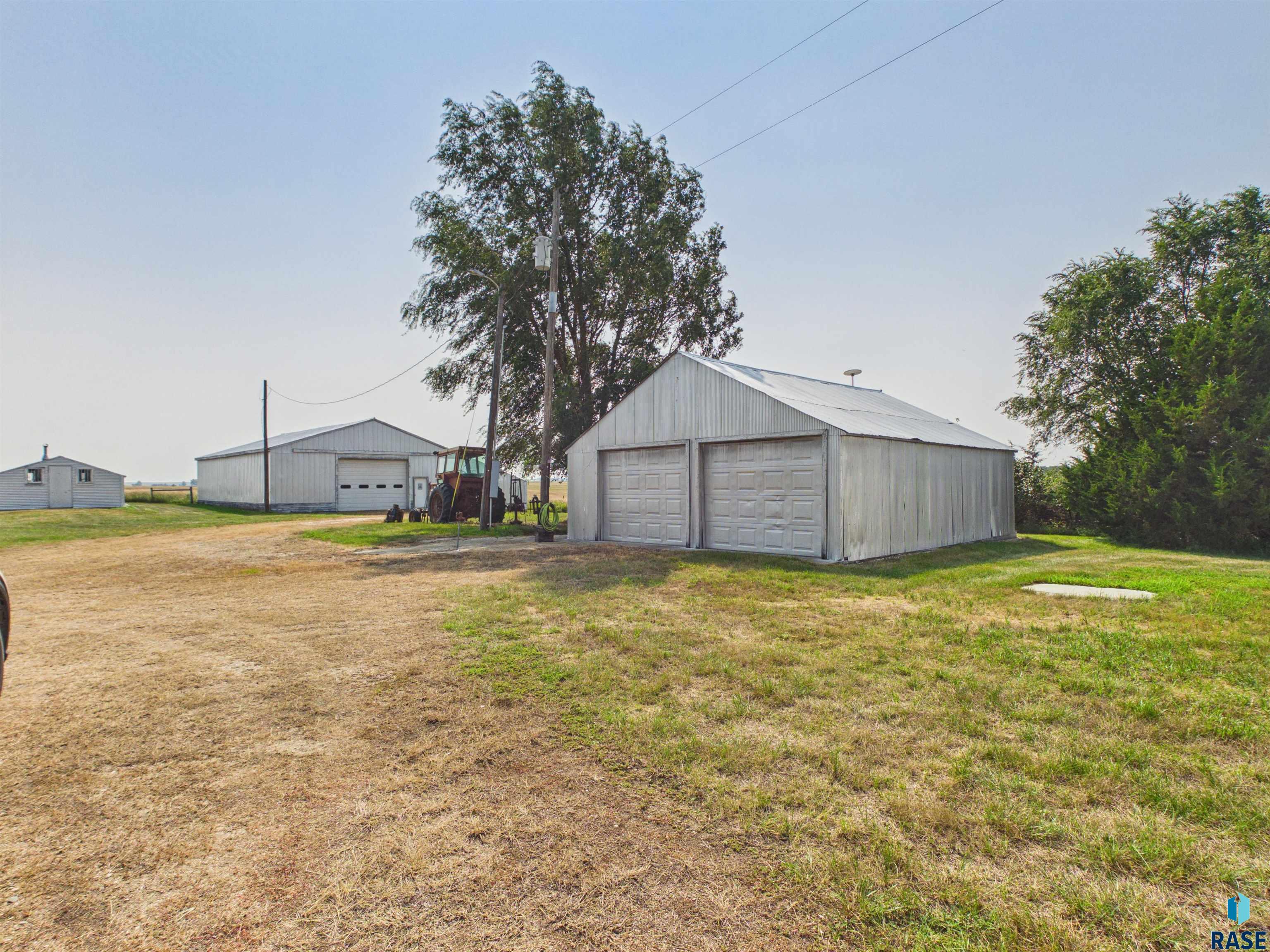 main property photo 40