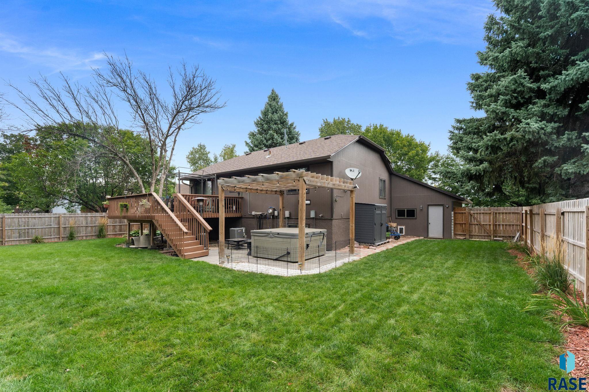 main property photo 9