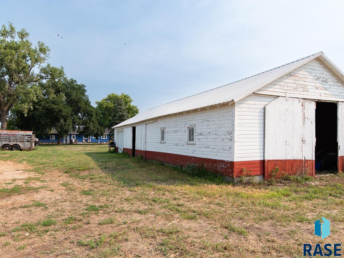 main property photo 40